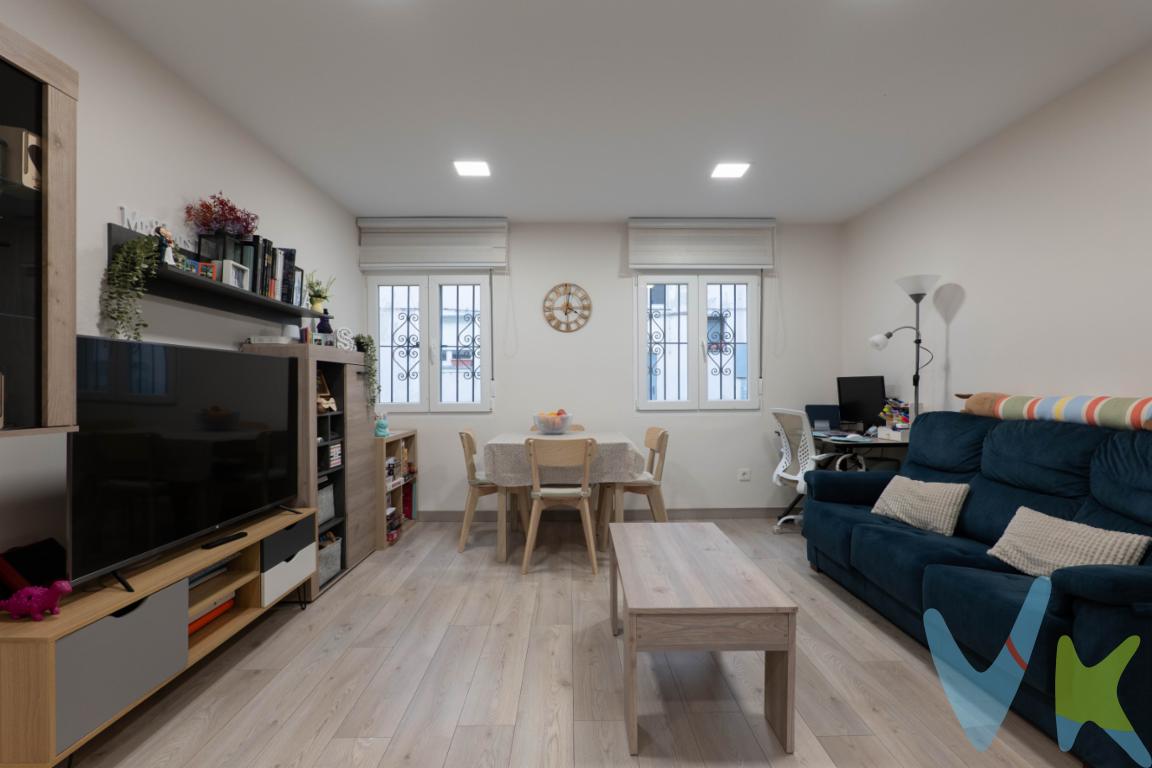 ¡Atención!......¡Piso reformado listo para entrar a vivir!En Roces, ponemos a la venta esta propiedad más que interesante, que sin duda será el producto soñado para aquel cliente inteligente que busque un piso para empezar a disfrutar desde el primer momento sin falta de inversión.Se trata de una vienda distribuida en dos dormitorios, salón-cocina y un baño.Instalaciones, ventanas y porteria interior nuevas, así como los suelos cerámicos y de tarima.En cada dormitorio hay un armario empotrado y el diseño de la vivienda hace que los huecos sean luminosos y acogedores.Aunque el edificio no tiene ascensor, el hecho de que sea una planta baja sin duda es un factor a tener en cuenta.Roces es un barrio tranquilo con mucho arraigo en la ciudad, con un ambiente cordial entre sus vecinos.La comunicación con el resto de la ciudad es fantástica ya que a escasa distancia de la vivienda se encuentra la parada de bus con una frecuencia muy pequeña de paso.Justo al lado está un colegio y un instituto para aquellos que tengan familia y puedan aportar funcionalidad en su día a día.Sin duda un producto más que tentador para aquellos que valoren hacer una inversion sin la necesidad de un gran desembolso.No te quedes con las ganas de descubrir más sobre este piso.Llámanos y estaremos encantados de poder informarte.......visita y compras seguro!!!En el precio no estan incluidos los gastos de compra ni registro ni notaría.