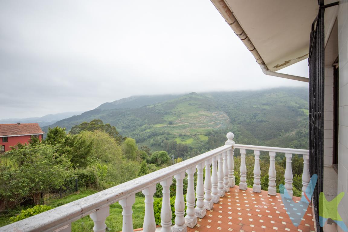 Casa en venta Carrandi Colunga: ¡Una Joya con Vistas al Mar y a la Montaña!¡Descubre la vida soñada en Colunga! Te presentamos esta espectacular casa con vistas al mar y la montaña, donde la tranquilidad y el confort se fusionan en cada rincón.Con 3 habitaciones amplias, salón con chimenea y acceso directo a una terraza cubierta con vistas al jardín.Cocina independiente con gran capacidad de almacenaje con vistas al jardín. Baño completo. Esta vivienda es perfecta para compartir momentos únicos con familia y amigos. Además, cuenta con un amplio garaje con cocina, ideal para los días de verano, dos trasteros y un jardín que invita a relajarse al aire libre.Desde sus terrazas podrás disfrutar de amaneceres inolvidables con vistas a la playa de la Isla y las montañas asturianas. Todo esto en un entorno natural que te conecta con lo mejor de la naturaleza.Construida en 1977 y cuidada con mimo, esta joya está lista para ser personalizada a tu estilo y convertirse en tu refugio de ensueño.El entorno natural es una de las joyas de esta propiedad, ya que se encuentra situada en una extensa parcela que brinda múltiples posibilidades. La zona ajardinada es perfecta para disfrutar al aire libre, ideal para quienes buscan un rincón donde relajarse y disfrutar de la naturaleza.Cada rincón de esta casa ha sido concebido para ofrecer una experiencia de vida única y confortable, en un marco inigualable. La combinación de sus características, como su ubicación maravillosa con vistas al mar y su espacioso terreno, constituye una opción ideal, ya sea como vivienda principal o como una segunda residencia para disfrutar de escapadas en cualquier época del año.A tan solo 10 minutos en coche de la espectacular Playa de la Isla. A 10 de Playa de La Espasa. A10 de Caravia. A 30 de Gijón. Resulta impensable dejar pasar la oportunidad de visitar esta vivienda de ensueño, donde la fusión del mar y la montaña ofrece un entorno incomparable. Se invita a los interesados a contemplar con sus propios ojos la belleza y potencial de esta propiedad en Colunga, sabiendo que pocas oportunidades ofrecen tanto en un solo lugar. Contáctenos para concertar una visita y experimentar de primera mano el encanto de este hogar.¿Te imaginas despertar cada día con vistas al mar? No dejes pasar esta oportunidad única. ¡Contáctanos y ven a descubrirlo! 