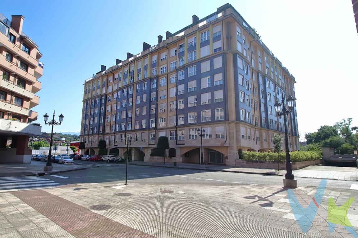  ¡¡VENTA DE PISO CON PLAZA DE GARAJE Y OPCION A UNA SEGUNDA PLAZA¡¡Descubre el hogar que siempre has deseado en el encantador barrio de La Florida, en Oviedo! Un piso en venta que ofrece todo lo necesario para vivir cómodamente. Situado en la planta 5 de un edificio moderno de 2004, esta vivienda combina funcionalidad y estilo, presentando una oportunidad que no querrás dejar pasar. La vivienda incluye una plaza de garaje y hay opción a una segunda plaza por 13500 eurosCon una superficie útil de 82.7 metros cuadrados y 94.56 metros construidos, este hogar destaca por su distribución inteligente y eficiente. Los espacios amplios y bien iluminados brindan una atmósfera acogedora, perfecta tanto para familias como para parejas. Las tres habitaciones que ofrece el inmueble son un testimonio del diseño moderno y del arte de maximizar la funcionalidad sin sacrificar el estilo.Su cocina está completamente equipada, lista para que puedas disfrutar de tus habilidades culinarias en un ambiente práctico y agradable. El amplio salón promete momentos inolvidables, ya sea con invitados o simplemente disfrutando de un día tranquilo en casa. Los baños, pensados para complementar el estilo de vida moderno, aseguran el confort y la privacidad que buscas.El acceso a las zonas compartidas del edificio es fácil y cómodo, facilitado por un ascensor que conecta directamente con el garaje, donde tendrás una plaza reservada para tu vehículo, factor que añade valor y comodidad a tu estilo de vida diario. Además, la propiedad incluye un trastero, ofreciéndote el espacio adicional que siempre es bienvenido para almacenar aquellas pertenencias que no usas de manera constante.Ubicado en la residencial zona de La Florida, contarás con la ventaja de tener servicios esenciales a solo un paso. Desde supermercados hasta colegios, pasando por zonas de ocio y hospitales, todas tus necesidades diarias estarán cubiertas. La cercanía al transporte público, con paradas de autobús próximas, asegura una excelente conexión con el resto de la ciudad de Oviedo, aumentando así tu calidad de vida.El entorno del inmueble ofrece paisajes agradables y zonas verdes, perfectas para paseos relajantes o actividades al aire libre. La comunidad de vecinos es tranquila, lo que garantiza un ambiente sereno, ideal para desconectar tras una jornada intensa.Este piso es perfecto para aquellos que buscan un lugar donde construir una vida plena, con todas las comodidades al alcance de la mano. No solo es una gran oportunidad por sus características y ubicación, sino también por el potencial que tiene como inversión a largo plazo en una de las áreas más valoradas de Oviedo.Si estás buscando un lugar que combine modernidad, comodidad y ubicación estratégica, este es tu futuro hogar. Te invitamos a descubrir cada rincón de esta fantástica oportunidad y a dejarte enamorar por sus encantos. Facilítanos una visita y comprobarás por ti mismo que esta vivienda es todo lo que siempre has soñado. No dejes que otros descubran antes que tú las bondades de este piso. ¡Agenda tu visita y da el primer paso hacia la vida que mereces!Contamos con más de 35 años de experiencia acreditada y nuestro objetivo es garantizarle un servicio de compra humano, ético, de calidad, fácil y seguro. Nuestro equipo lo integran agentes con la titulación AIR (Agente Inmobiliario Registrado), somos CRS (Council of Residential Specialist) y API. (Agente de la Propiedad Inmobiliaria Colegiado nº248). Contamos con un seguro de Caución que nos permite garantizar el depósito de las cantidades entregadas por nuestros clientes.Te ayudamos con la financiación con las mejores condiciones hipotecarias hasta el 100%.Consulte en nuestras reseñas de Google lo que opinan los clientes que ya han trabajado con nosotros.El precio no incluye gastos de notaría, registro e impuesto de transmisiones
