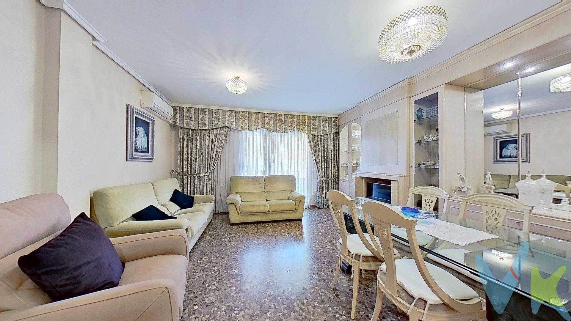 Buscas una vivienda de cuatro habitaciones y baños en Valencia?. Esta vivienda es para ti, situada en la quinta planta de un edificio residencial consolidado en la calle Isla Cabrera, una zona bien conectada y con todos los servicios a su alcance. El inmueble cuenta con 124 m² construidos, distribuidos en 4 habitaciones con armarios empotrados y 2 baños completos, ofreciendo una distribución cómoda y funcional, ideal tanto para vivienda habitual como para inversión. Su altura le proporciona buena luminosidad y una agradable sensación de amplitud. La cocina amueblada dispone además de lavadora y lavavajillas. Ubicada en un entorno urbano con excelente acceso a transporte público, centros médicos, supermercados y zonas comerciales. Plaza de garaje opcional 20.000 euros. Una oportunidad interesante para quienes buscan una vivienda en Valencia con buena ubicación y posibilidades de revalorización. Ven a visitarla ya¡¡¡. VENTA:. PVP 365.000€. Gastos e impuestos no incluidos en el precio. La compra conlleva impuestos y gastos de formalización para el comprador. A título orientativo se informa que en segundas transmisiones el ITP con carácter general en Valencia es del 10%, pudiendo existir otros tipos impositivos atendiendo a las circunstancias personales del comprador u otras circunstancias previstas legalmente. Base imponible del impuesto el mayor valor entre el precio de compraventa, la tasación o el valor de referencia catastral. En cuanto a los gastos de notaría y registro, en su caso, suelen oscilar aprox; entre 1,5% y 2,5% (aranceles variables según precio, n.º de copias y complejidad). El comprador elige notario. Si el comprador precisase de. hipoteca: tasación, condiciones y costes bancarios serán según entidad elegida por el comprador, así como los gastos de gestoría, y cualesquiera otros gastos inherentes a la formalización de la compraventa que legalmente correspondan a la parte compradora, salvo pacto expreso en contrario con el vendedor. El consumidor tiene, conforme a la normativa vigente, a su disposición información y documentación adicional relativa al inmueble y condiciones de la compraventa, que podrá ser consultada en C/Joaquín Costa 4, bajo 46005 Valencia o urbe2@remax.es. Honorarios de mediación inmobiliaria a cargo del COMPRADOR: (3% del precio final de venta más IVA (21%), salvo otro pacto.); y de VENDEDOR (según acuerdo con el mismo). Se informa al consumidor que la agencia actúa como intermediaria inmobiliaria en la operación, estando cualquier eventual compraventa y sus condiciones sujeta a la aceptación expresa del propietario-vendedor y a la posterior formalización del correspondiente contrato.