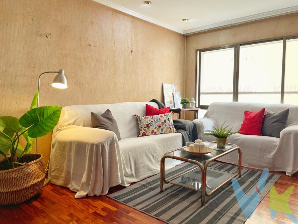 ¡Bienvenidos a su nuevo hogar en el corazón vibrante de Gijón! Les presentamos un magnífico piso en venta, ubicado en la codiciada zona de La Arena. Esta propiedad destaca por su excelente ubicación y , siendo una oportunidad única para aquellos que buscan un piso bien situado muy cerca de la playa.Esta vivienda, situada en la séptima planta de un edificio construido en 1968, ofrece la comodidad de vivir en una planta alta. El piso cuenta con 53.9 metros cuadrados útiles, distribuidos de forma eficiente en dos habitaciones, proporcionando espacio suficiente para parejas o familias. La superficie total construida asciende a 63.3 metros cuadrados, garantizando que cada rincón de esta propiedad se aproveche al máximo.La localización es ideal para aquellos que desean disfrutar de la ciudad sin renunciar a la tranquilidad. La Arena es conocida por su ambiente acogedor, con todos los servicios necesarios a su alcance. Desde tiendas y restaurantes, hasta colegios y centros de salud, todo lo que pueda necesitar está a pocos minutos de su nuevo hogar.El transporte público es otro de los puntos fuertes de esta propiedad. La cercanía de las paradas de autobús facilita moverse por Gijón de forma rápida y sencilla, lo que resulta ideal tanto para quienes trabajan en la ciudad como para aquellos que desean explorar sus alrededores.El piso, necesita una reforma para ponerlo al día,  pero la distribución eficiente y funcional del espacio permite diversas opciones de redistribución que se ajustan a cualquier estilo y necesidad. Además, las tres habitaciones ofrecen la flexibilidad de adaptarse a las diferentes situaciones familiares, cumpliendo con todas sus expectativas de vivienda.Si buscan un hogar  o una segunda residencia con una ubicación excelente, este piso en La Arena es exactamente lo que están buscando. Su atractivo tanto para inversión como para vivir hace de esta propiedad una opción segura y atractiva.Les invitamos a visitarlo para experimentar personalmente todas sus ventajas. Pónganse en contacto para programar una visita. No pierdan esta oportunidad única de adquirir una propiedad que podría convertirse en su próximo hogar en Gijón. ¡Esperamos su llamada!En el precio no están incluidos el 8% del impuesto de transmisión patrimonial ni los gastos de registro y de notaría.