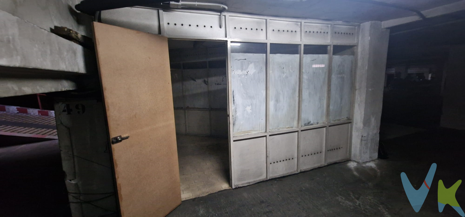 OPORTUNIDAD, En la Calle Avelino Gonzalez Mallada nº 18 de Gijon te ofrecemos este TRASTERO con una superficie de seis metros cuadrados con una plaza de garaje aneja ideal para guardar  motos o un coche con altura inferior a 141 centimetros, la plaza tiene 2,59 metros de ancho por 4,40 metros de largo y  como os decia antes el trastero que tiene altura de dos metros cuenta con una superficie de  seis metros cuadrados aproximadamente,  la plaza de garaje es ideal para guardar coches  deportivos, descapotables, clasicos, motos,  vehiculos que no superen 1,40 metros de altura.En el precio publicitado no esta incluido el Impuesto de Transmisiones Patrimoniales ni los gastos de Notaria y Registro.