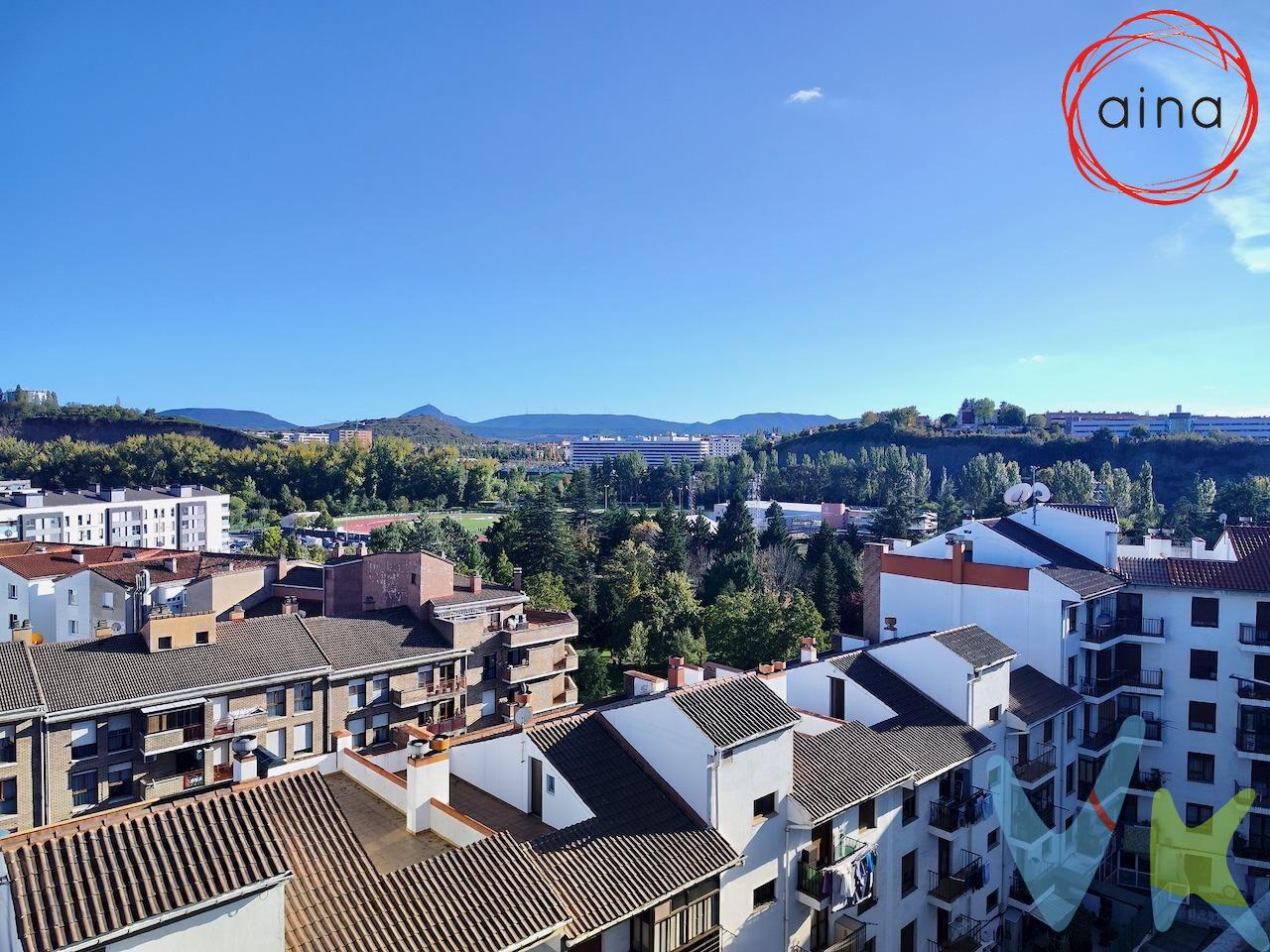 Ubicado en la octava planta de un edificio bien conservado en el corazón de Burlada, este magnífico piso ofrece una combinación perfecta de comodidad y luminosidad gracias a su altura que garantiza vistas despejadas y abundante luz natural. La propiedad cuenta con salón que se complementa con un balcón perfecto para poder salir un poco al aire libre, una espaciosa cocina con un cuarto de desahoga, cuatro dormitorios (3 dobles y uno simple). El baño completo y reformado dispone de plato ducha moderno. Están reformadas las ventanas, son de PVC con rotura re puente térmico. Los suelos son de tarima y gres. Es una vivienda adecuada tanto para familias numerosas como para quienes buscan versatilidad en los espacios habitables. Su ubicación privilegiada te sitúa cerca del acceso a múltiples servicios: tiendas locales, transporte público y zonas recreativas están todos al alcance, lo cual hace también atractiva esta opción no solo por sus características internas sino por su entorno urbano dinámico e interesante. La calefacción es central: gasto mensual de 84 €. La comunidad mensual es de 55,84 €. Datos meramente informativos, sin valor contractual. Impuestos y gastos de transmisión no incluidos.