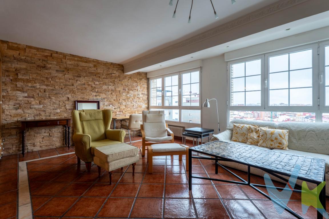Hoy queremos ofreceros una Vivienda de lujo en el centro de Gijón.Se trata de una Exclusiva vivienda en la Calle Cifuentes nº 11, en el corazón de Gijón. Ubicada en la planta 14ª, ofrece unas vistas impresionantes de la ciudad y tambien desde uno de los dormitorios podemos disfrutar de vistas al mar. Su orientación suroeste la hace muy luminosa y soleada.La Vivienda se compone de Salón comedor con cocina incorporada, un espacio muy comodo y acogedor, ideal para disfrutar en familia, así como tres dormitorios, dos de ellos con vistas frontales a la Plaza de Europa y el tercer dormitorio como os decía anteriormente tiene vistas al mar, la finca tiene Baño y aseo, este ultimo con posibilidad de instalar un plato de ducha y tambien cuenta con tres armarios integrados.El inmueble se encuentra en un excelente estado y una distribución muy funcional.Se trata de  un edificio representativo con zonas comunes renovadas y portero físico para tu comodidad y seguridad.Su emplazamiento es muy céntrico, ya que se ubica entre el Paseo de Begoña y las Plazas de Europa y del Seis de Agosto, con el Mercado del Sur a pocos metros.Es una zona con excelente oferta de ocio, con el Teatro Jovellanos, el Café Dindurra y otras terrazas instaladas en el Paseo de Begoña y Plaza de Europa a pocos metros, así como la Playa de San Lorenzo que la tenemos a menos de diez minutos andando.Existen varios Parking públicos en la zona. Es una vivienda singular, una excelente opción para aquellos que buscan una ubicación céntrica y unas vistas impresionantes.No dudes en contactarnos para obtener más información y concertar una visita a la propiedad.En el precio publicitado (PVP) no está incluido el Impuesto de Transmisiones Patrimoniales ni los gastos de notaria y registro.