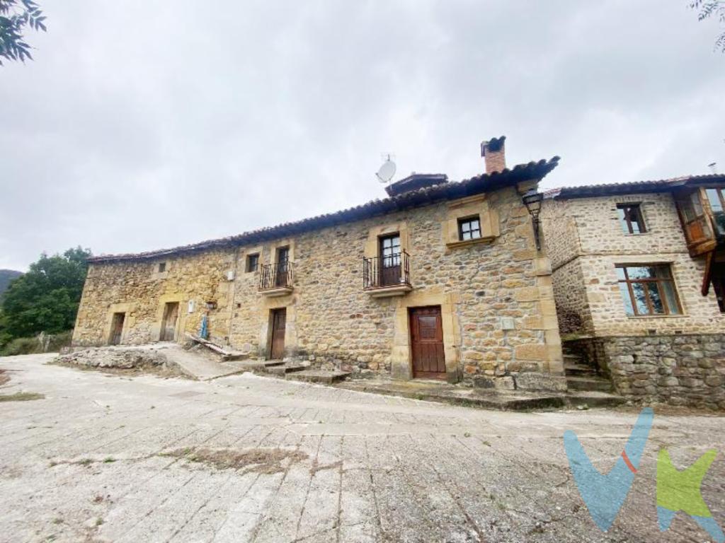 Casa con Encanto en San Mamés  Tu Refugio en la NaturalezaEn el corazón de Cantabria interior, donde el tiempo se detiene y la tranquilidad lo envuelve todo, te espera esta preciosa casa reformada con mimo en San Mamés, una joya escondida en la zona de Polaciones.Con muros de piedra que cuentan historias y un entorno natural que invita a respirar profundo, esta vivienda es perfecta para quienes sueñan con una vida pausada, rodeada de montañas, senderos y silencio. De hecho, varias rutas discurren por su entorno.Distribuida en tres plantas, ofrece una planta baja acogedora con salón, cocina, comedor y baño. En la primera planta encontrarás tres habitaciones y un baño completo, ideales para recibir a familia o amigos. Y en el bajo cubierta, un espacio diáfano lleno de posibilidades: estudio, sala de juegos, dormitorios adicionales tú decides cómo hacerlo tuyo.Aquí no hay prisas, sólo calma. Es el lugar perfecto para desconectar y vivir con autenticidad. Ya sea como residencia habitual, segunda vivienda o retiro creativo, esta casa tiene alma y te está esperando.¿Te imaginas viviendo aquí? Ven a visitarla y déjate conquistar por su esencia. ¡Llama ahora y descubre lo que podría ser tu nuevo hogar!Gastos e Impuestos no incluidos en el precio. Compra sujeta a ITP. El comprador se hará cargo de los costes de la escritura e inscripción en el Registro de la Propiedad.Más información sobre transparencia, impuestos, gastos y condiciones de compraventa en nuestra web www.activanorte.com 