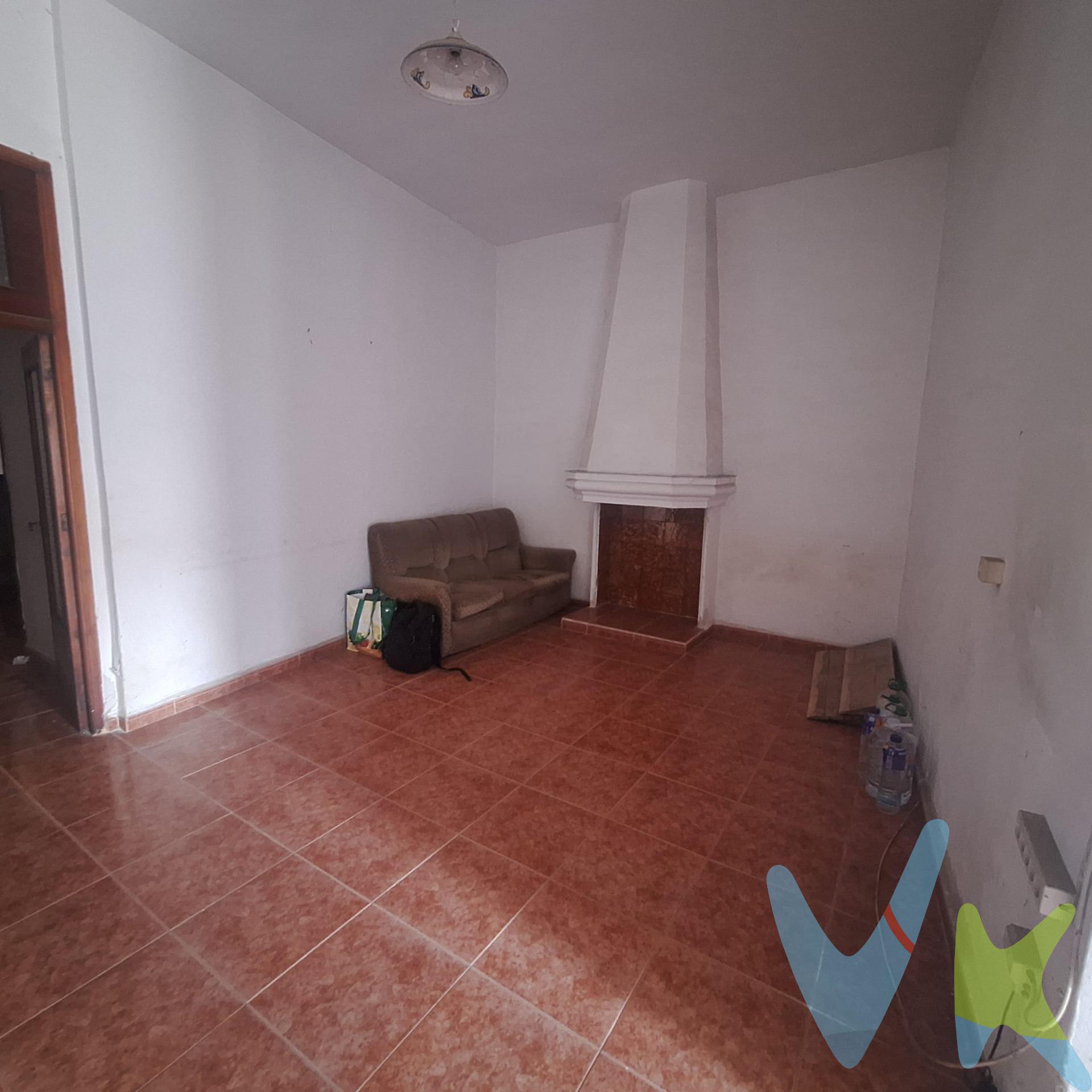 Descubra esta joya oculta en el corazón de Beniarjó, una propiedad que representa una oportunidad de inversión inmejorable o el lienzo perfecto para crear el hogar de sus sueños. Con 116 metros cuadrados de espacio bien distribuido, este inmueble ofrece un potencial tremendo para ser transformado y adaptado a cualquier necesidad. Se trata de puras posibilidades esperando ser materializadas. Características Principales:. Superficie: 116 m2. Dormitorios: Tres (perfectos para familias, invitados o incluso habilitar un despacho). Salón: Amplio y acogedor, destaca por su chimenea decorativa, creando un ambiente cálido y perfecto para el invierno. Terraza: Una terracita encantadora que, aunque no es de grandes dimensiones, no le dejará indiferente. Es el rincón ideal para disfrutar de un café por la mañana o una cena tranquila al aire libre. Potencial y Ubicación. Situado en Beniarjó, un municipio tranquilo con fácil acceso a todos los servicios esenciales y a pocos minutos de Gandía y la playa, este inmueble goza de una ubicación privilegiada. Su estructura y distribución lo hacen ideal para una reforma integral que maximice su valor y funcionalidad. ¡No deje pasar esta oportunidad única de inversión y calidad de vida!. VENTA:. PVP 83.000€. Gastos e impuestos no incluidos en el precio. La compra conlleva impuestos y gastos de formalización para el comprador. A título orientativo se informa que en segundas transmisiones el ITP con carácter general en Valencia es del 10%, pudiendo existir otros tipos impositivos atendiendo a las circunstancias personales del comprador u otras circunstancias previstas legalmente. Base imponible del impuesto el mayor valor entre el precio de compraventa, la tasación o el valor de referencia catastral. En cuanto a los gastos de notaría y registro, en su caso, suelen oscilar aprox. entre 1,5% y 2,5% (aranceles variables según precio, n.º de copias y complejidad). El comprador elige notario. Si el comprador precisase de hipoteca: tasación, condiciones y costes bancarios serán según entidad elegida por el comprador, así como los gastos de gestoría, y cualesquiera otros gastos inherentes a la formalización de la compraventa que legalmente correspondan a la parte compradora, salvo pacto expreso en contrario con el vendedor. El consumidor tiene, conforme a la normativa vigente, a su disposición información y documentación adicional relativa al inmueble y condiciones de la compraventa, que podrá ser consultada en C/Joaquín Costa 4, bajo 46005 Valencia o urbe2@remax.es. Honorarios de mediación inmobiliaria a cargo del COMPRADOR: (3.000€ del precio final de venta más IVA (21%), salvo otro pacto.); y de VENDEDOR (según acuerdo con el mismo). Se informa al consumidor que la agencia actúa como intermediaria inmobiliaria en la operación, estando cualquier eventual compraventa y sus condiciones sujeta a la aceptación expresa del propietario-vendedor y a la posterior formalización del correspondiente contrato.
