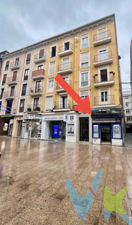 ¡Oportunidad única en el centro de Santander! Se vende/alquila local comercial en la calle Túnel Burgos, una de las zonas peatonales más transitadas de la ciudad, a solo 300 metros del Ayuntamiento.  Con 22 m², este espacio es ideal para montar cualquier tipo de negocio.  Ubicación estratégica, gran visibilidad y zona de alto tránsito peatonal, perfecta para emprender o invertir con alta visibilidad.  No dejes pasar esta oportunidad única en pleno corazón de la ciudad.
