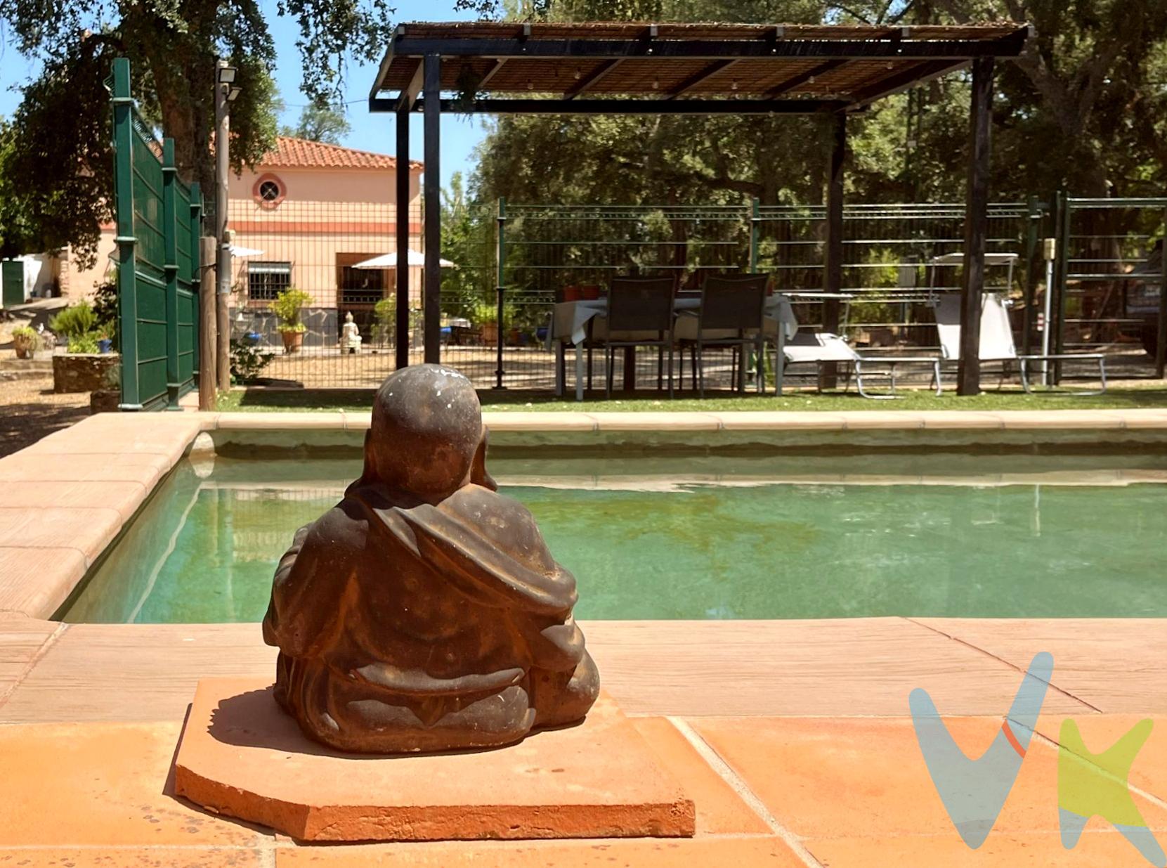 🔻 ¡Nuevo precio! Antes 560.000 € — ahora 548.700 € 🔻

🌿 Finca rústica con historia y alma a solo 5 minutos de Aracena.

Si la tenías en favoritos, ahora es el momento de venir a verla.

Un lugar donde la naturaleza marca el ritmo y el silencio se convierte en lujo.

Si sueñas con vivir entre montañas, respirar aire puro y tener una inversión lista para generar rentabilidad, esta finca te está esperando.

🏡 Más de 12.800 m² de terreno productivo, con castaños y alcornoques en plena actividad, zona de huerto y pastos para animales.

✨ Vivienda principal (251 m², construida en 1999)
Dos plantas con 3 dormitorios, baño, chimenea, buhardilla con 2 habitaciones y cubierta a cuatro aguas y una preciosa escalera exterior.

🎉 Nave multiusos (65 m²)
Ideal para celebraciones, talleres o convertirla en alojamiento independiente.

🕰️ Casa Monte centenaria (28 m²)
Restaurada y conservada: una joya rural con identidad propia.

🐓 Gallinero y cobertizos listos para vivir la auténtica vida de campo.

💧 Piscina-alberca de riego, perfecta para refrescarte en verano.

🚗 Acceso asfaltado, camino privado y total privacidad.

🌰 Durante más de 25 años fue una Casa Rural, con excelentes valoraciones.
Si deseas mantenerla como inversión turística, solo tendrás que renovar la licencia.

💬 Un lujo rústico con historia, lista para vivir o rentabilizar desde el primer día.

📞 Ven a verla y siente por qué esta finca enamora a quien la pisa.

Esta finca puedes financiarla con las mejores condiciones del mercado. Pregúntanos cómo.

¿Busca una casa de campo pero su estilo es otro? Contacte con nosotros, seguro que tenemos la casa de tus sueños en Huelva, Sevilla, Cádiz y el resto de Andalucía. 

Tenemos más de 20 años ayudando a personas a comprar o vender sus propiedades. 

Informamos a nuestros clientes que el precio de venta no incluye lo siguiente: Honorarios de la agencia inmobiliaria, impuestos (el Impuesto de Transmisiones Patrimoniales, IVA o AJD, en su caso), otros gastos de la compraventa (gastos de registro de la Propiedad, Notaría, gestión ni de posible financiación). Documento DIA a disposición del consumidor según Decreto 218/2005 Junta de Andalucía. IMG
