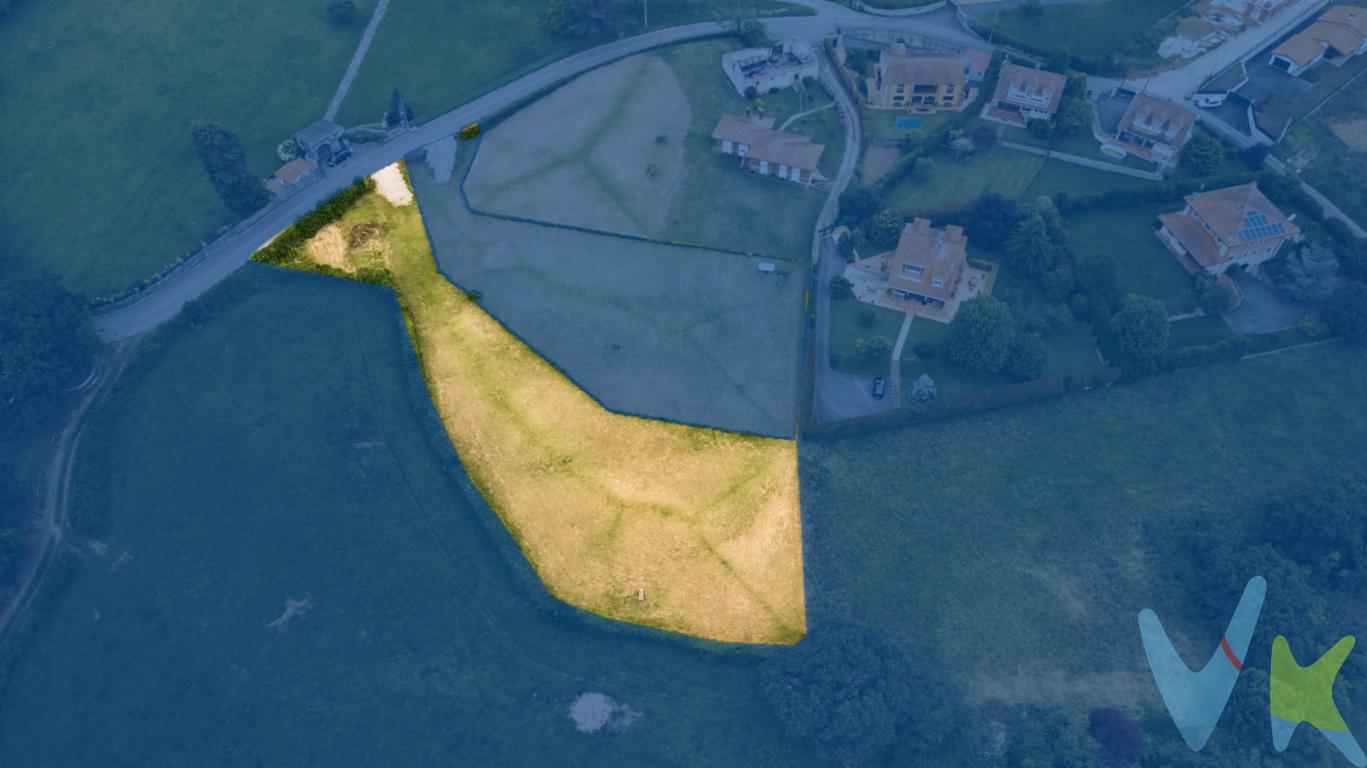 Te presentamos esta magnifica finca edificable junto al Club de Golf de Castiello de Bernueces, totalmente llana, de más de 2.000m2, donde podrás construir la casa de tus sueños. En un paraje idilico, con toda la tranquilidad y privacidad que siempre soñaste tener, y a menos de 10 minutos en coche de la zona urbana de Gijon. Con unos accesos excepcionales, luz agua y saneamiento a pie de finca, y con el club de golf colindando con ellas, hacen de esta propiedad la eleccion ideal para ejecutar tu proyecto de vida. No lo dudes más y ven a verlas, allí in situ te darás cuenta de que la felicidad la tienes muy cerca. En el precio final no están incluidos el Impuesto de Transmisiones Patrimoniales, ni los Gastos de Notaría y registro