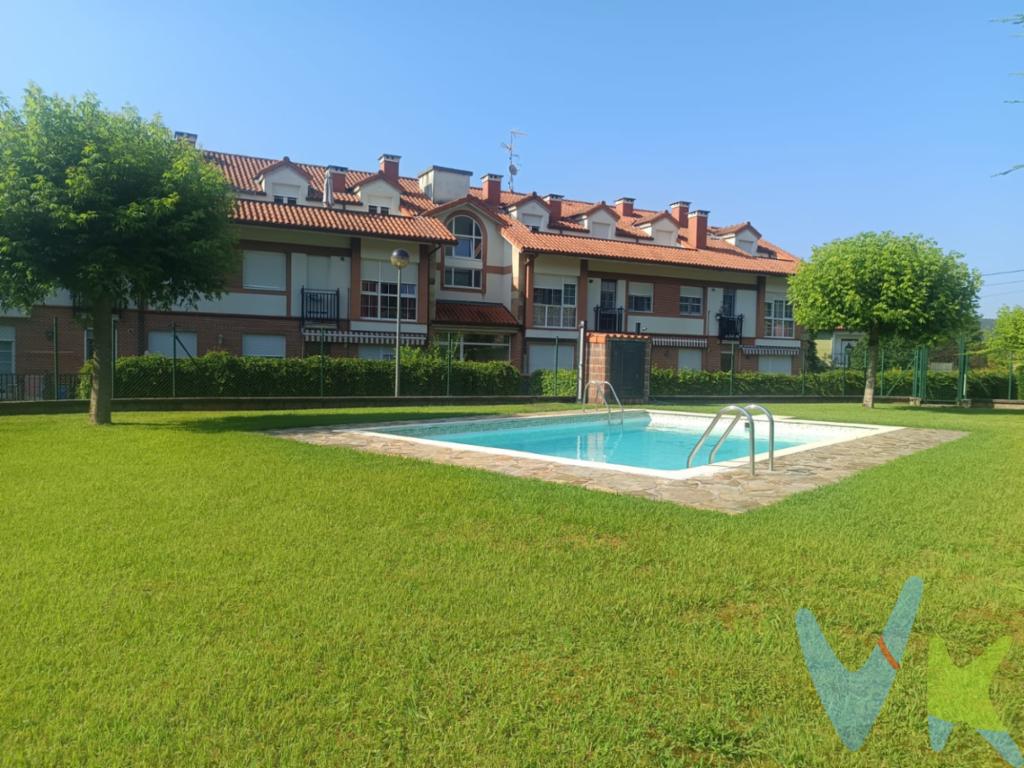 ¡¡ATENCIÓN!!¡¡PRECIOSO PISO EN VENTA en urbanización con PISCINA en Castañeda!!Este fantástico y coqueto piso, muy LUMINOSO, en el que el salón posee un gran VENTANAL, cuenta con 2 habitaciones y baño completo con ducha.Su COCINA independiente y COMPLETAMENTE EQUIPADA se presenta como el lugar idóneo para preparar deliciosas comidas y disfrutar de momentos inolvidables.Además, cuenta con asceso a la PISCINA COMUNITARIA, que harán las delicias de niños y mayores en las jornadas estivales.Adicionalmente, e incluidos en el precio, el piso incluye un GARAJE Y UN TRASTERO, lo que garantiza que su vehículo esté siempre seguro y a salvo, y le permitirá conservar el orden y la organización a lo largo del hogar.Este edificio cuenta también con un ascensor, facilitando el acceso a la vivienda desde el garaje y haciendo la vida diaria mucho más cómoda. Es el hogar ideal para parejas, pequeños núcleos familiares o incluso para aquellos que buscan una segunda residencia en un entorno único y encantador. ¡¡Este piso tiene todo lo que necesitas!! ¡¡Rodeado de naturaleza, en un entorno único de tranquildad, pero a 2 minutos de la autovía!! ¡¡Los esperamos con la certeza de que encontrarán en este piso el hogar que siempre han deseado!!Al comprador se le cobrarán gastos de gestión.Los precios mostrados no incluyen impuestos, gastos de compraventa ni financiación.  