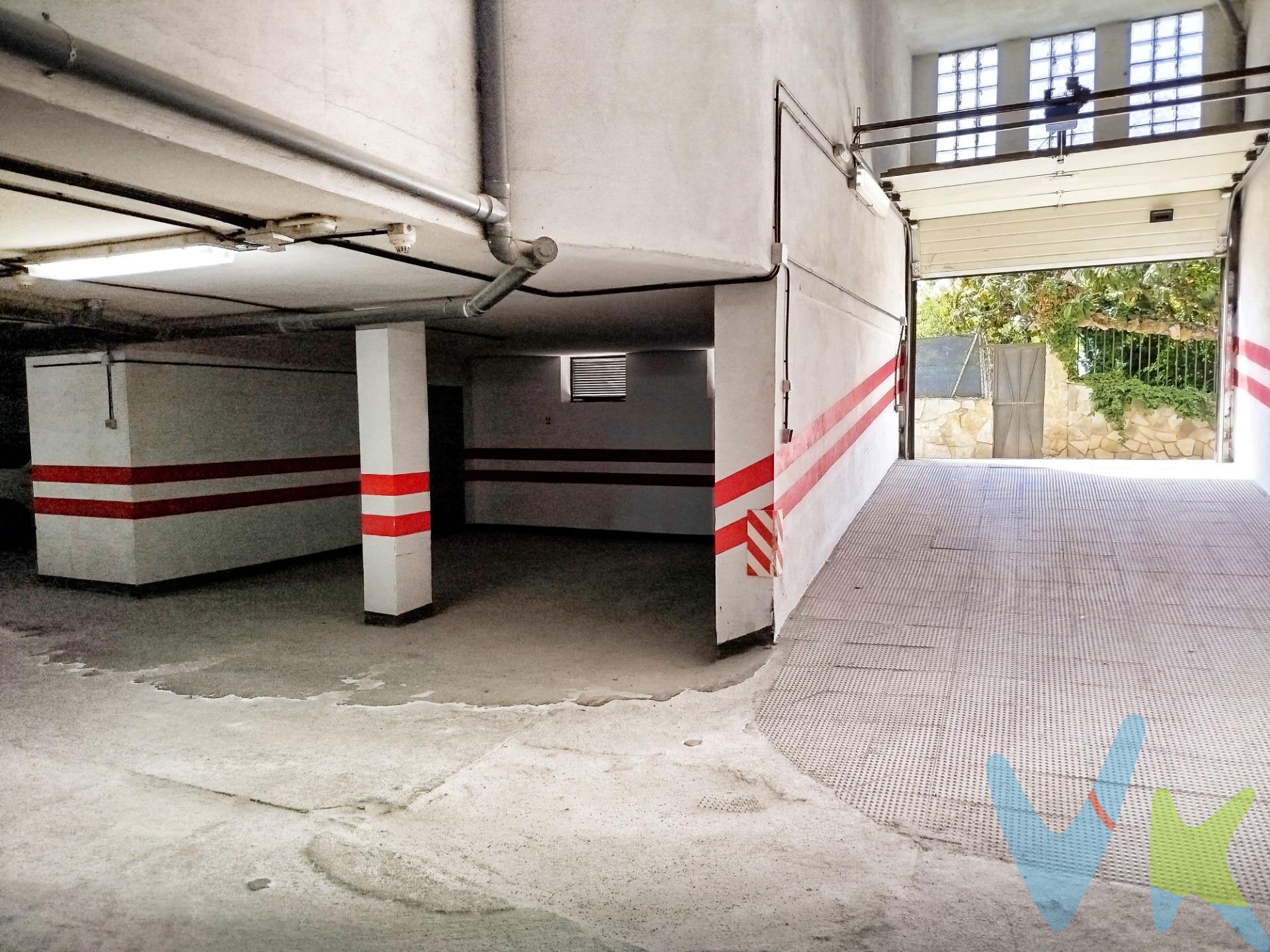 ¡GARAJE EN BARRIO DE MONACHIL CON LA MEJOR UBICACIÓN!. ¿Cansado de dar vueltas buscando aparcamiento? Esta plaza de garaje en pleno centro del barrio de Monachil es la solución que necesitas: segura, amplia y a solo unos pasos de tu casa. Ideal para residentes que valoran comodidad y ahorro de tiempo. 🧷¿Por qué esta plaza es única?. -Ubicación inmejorable; a un paso de supermercados, colegios y transporte público. -Acceso fácil y seguro; sin obstaculos, es la plaza mas cercana a la salida. -Posibilidad de compra conjunta; si también buscas un piso en la zona, ¡tenemos la llave de tu próximo hogar!. 🧷 ¿Donde está?. Calle Maestro Noguerol, 6 (Edificio Elisabeth). A dos minutos del centro de salud, auditorio y parada de autobús. ¡Precio competitivo! (Por debajo del precio de mercado para que no te lo pienses). ¿Quieres asegurar tu plaza? Contacta ahora y ven a verlo. ¡Solo una disponible!. Disponible Documento de Identificación Abreviado (DIA). Gastos de Registro, Notaría, Honorarios al comprador e Impuestos no incluidos en el precio. . 