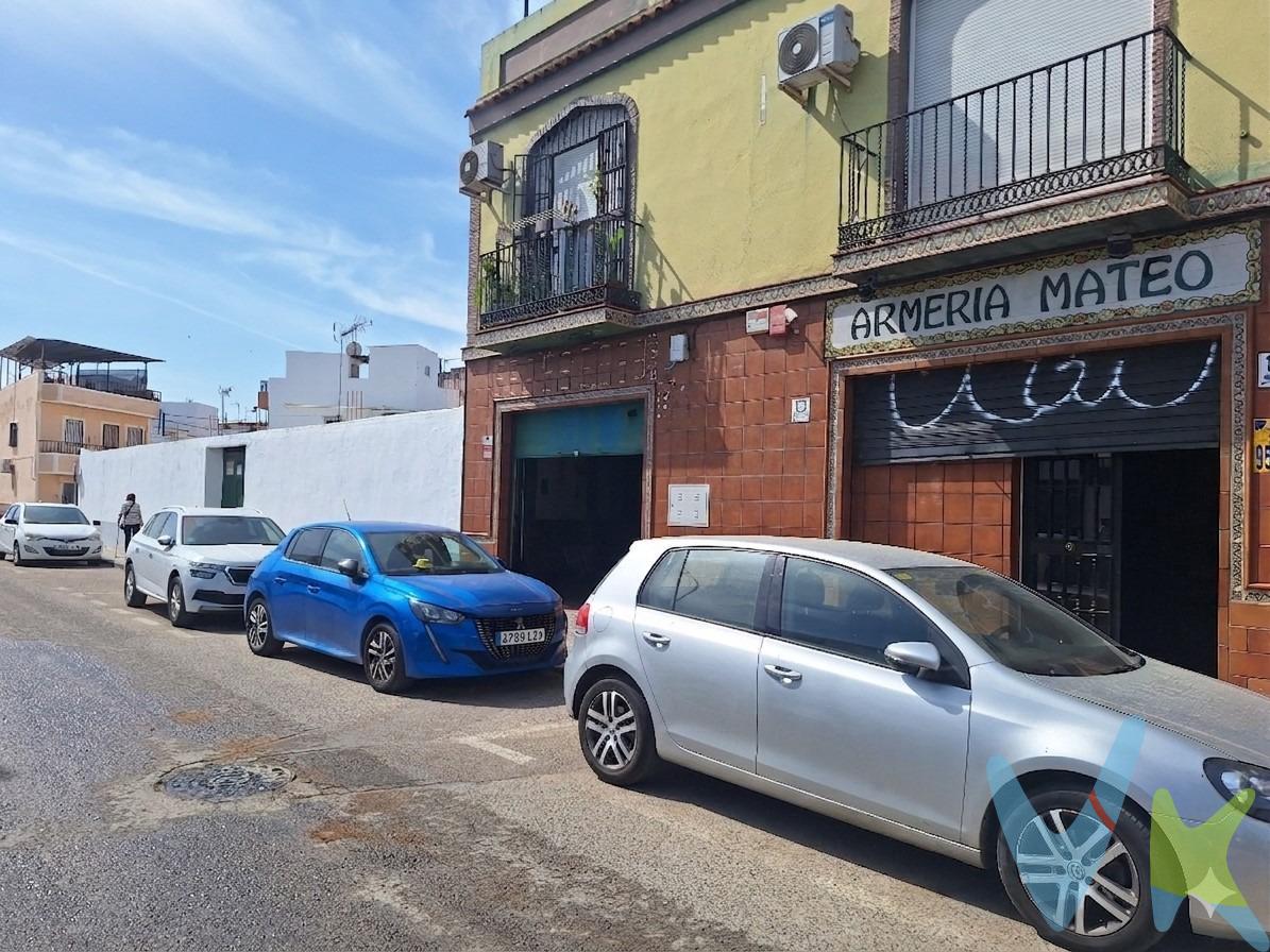 Oportunidad única para adquirir un local comercial en la dinámica ciudad de Camas. Este amplio espacio cuenta con una superficie total de construcción de 202 m², actualmente dividido en dos locales: uno de ellos con la ultima actividad como negocio de restauración y el otro local como comercio, este último dispone de zona de despacho y almacén,  lo que ofrece versatilidad para diferentes usos o actividades empresariales. La propiedad se encuentra ubicada en una zona estratégica con alto tránsito peatonal y vehicular, ideal para emprendedores interesados en establecer su negocio o inversores buscando rentabilidad a través del arrendamiento. Con un precio atractivo de tan solo 300,000 euros, esta es la oportunidad perfecta para aquellos que desean invertir en el próspero sector inmobiliario del área. No deje pasar esta ocasión; contáctenos hoy mismo para más información sobre este valioso activo. En cumplimiento de las obligaciones de información previstas Disp. final 3ª de la Ley 10/2025, de 28 de diciembre, de servicios de atención a la clientela y transparencia, así como en la normativa sectorial vigente, y RD 218/2005 de Inf. de la Junta de Andalucía, el precio indicado no incluye los gastos e impuestos inherentes a la adquisición, los cuales se desglosan estimados o con posibilidad de calcularlos a continuación; los gastos más ajustados serán dados en el D.I.A. en la visita a inmuebles, o antes. *Gastos de Notaría: La Minuta se calculará según al arancel notarial oficial: Anexo I, del Real Decreto 1426/1989, de 17 de noviembre. Enlace: notariared.com/calculadora-gastos-compra-vivienda/. *Gastos de Registro de la Propiedad: La inscripción se facturará según el arancel oficial: ANEXO I, del Real Decreto 1427/1989, de 17 de noviembre. Igual enlace anterior. *Gastos de Gestión (Gestoría): Los honorarios por la tramitación administrativa, liquidación de impuestos e inscripción registral ascienden de forma estimativa a [363 € aprox.] (IVA incluido), aunque depende de cada caso, y su dificultad. *Honorarios Agencia del Vendedor: incluidos en el PVP. *Honorarios Agencia del comprador: La agencia prestará los servicios de información, asesoramiento y acompañamiento previstos en el Encargo de Servicios y en el D.I.A. Si solicita servicios adicionales o personalizados, sus honorarios serán informados previamente, de forma individualizada y por escrito, conforme a la libertad de pactos y a la normativa vigente. *Si necesita Financiación, su banco le informará. *Impuesto sobre Transmisiones Patrimoniales (ITP): Se aplicará el tipo impositivo vigente en Andalucía (generalmente el 7%, sin perjuicio de tipos reducidos del 6%. 3,5%, etc, aplicables según las circunstancias personales del comprador o las características del inmueble). El impuesto se devenga sobre el superior entre: 1.- Valor de Referencia de Catastro; y 2.- Precio de venta. Puede calcular su situación personal en el portal oficial de la A.T. de Andalucía. enlace: juntadeandalucia.es/organismos/economiahaciendayfondoseuropeos/areas/tributos-juego/tributos/paginas/impuestos-cedidos-transmisiones.html