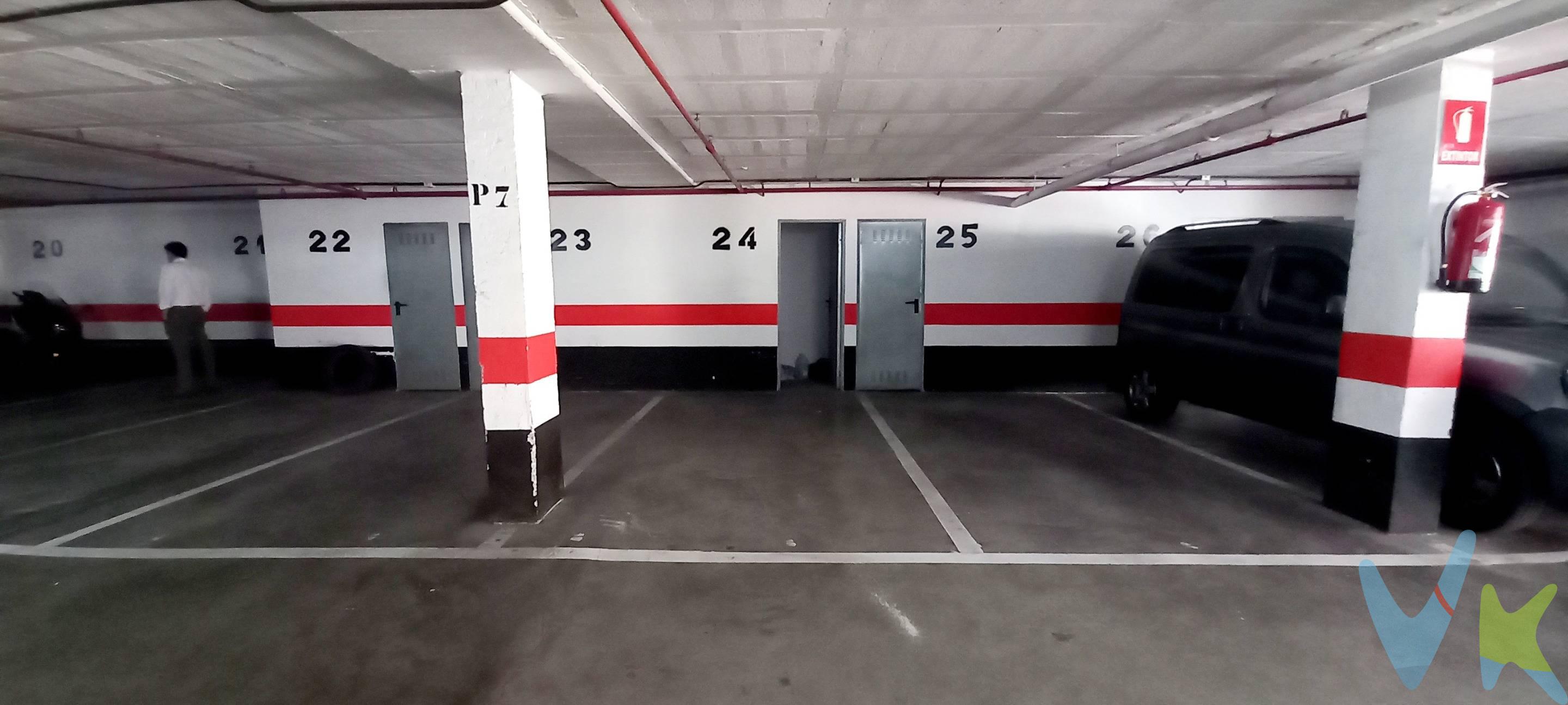 AMPLIA PLAZA DE GARAJE DE 11 METROS MÁS TRASTERO EN VENTA EN EL PARKING DE PADRE CUETO. Se encuentra en la séptima planta y dispone de un trastero en la misma plaza. Su ubicación es muy cómoda, al lado de los ascensores y de la rampa de acceso. Se encuentra al lado de la playa de Las Canteras. ¡No dejes escapar esta oportunidad!. Los gastos propios derivados de compraventa no están incluidos en el precio.