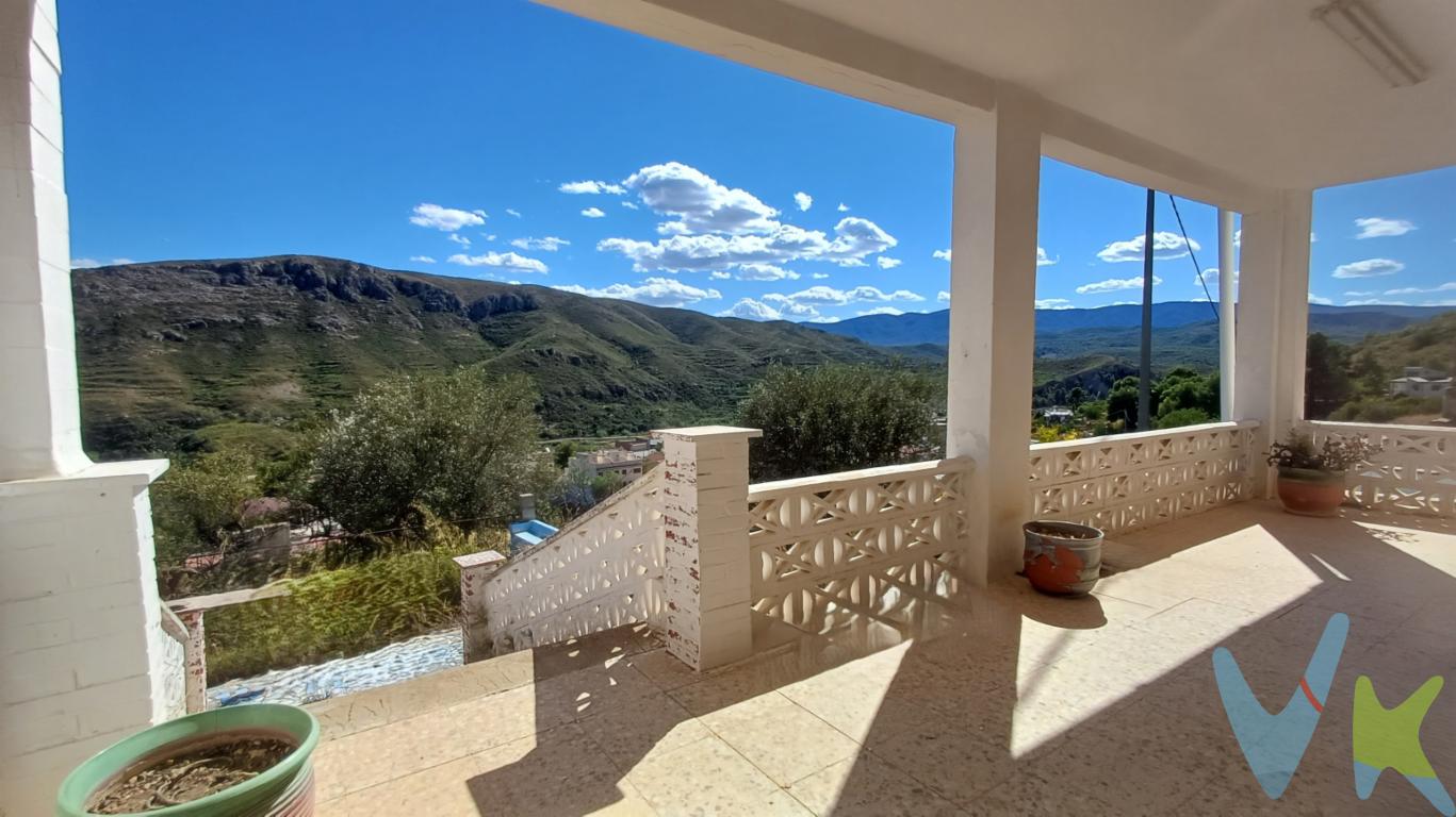 CHALET INDEPENDIENTE CON PISCINA en SUELO RÚSTICO en el término de Bugarra (Valencia). Rodeado de naturaleza en pleno parque natural del Turia y a tan solo 48 Km de Valencia, que más se puede pedir. Te ofrecemos esta vivienda de 114 m2 construidos y 1.662 m2 de parcela a un precio increíble.Distribuida todo en una planta para mayor comodidad cuenta con comedor salón con chimenea muy acogedor para las tardes de invierno, cocina independiente, 4 habitaciones dobles y baño.Dispone de agua y luz de contador y como no, con piscina para disfrutar de los largos veranos. La vivienda tiene muy buenas vistas ya que está en alto y dispone de un fantástico porche para disfrutarlo con amigos y familia.En definitiva, tanto si es para vivir de manera permanente como si estabas buscando una segunda residencia para disfrutar de vacaciones y fines de semana, aquí tendrás la calidad de vida que estabas buscando, ¡no lo dudes y ven a comprobarlo! MBI ABASTOS está inscrita en el Registro de Agentes de Intermediación Inmobiliaria de la Comunidad Valenciana RAICV 1525.La descripción del presente inmueble e imágenes tienen mero carácter informativo y en ningún caso carácter contractual, pudiendo ser modificados por la agencia inmobiliaria sin que ello implique responsabilidad alguna frente a terceros. No incluidos en el precio impuestos, gastos de notaría, registro ni honorarios de la agencia. Esta propiedad se pone a la venta con toda la documentación comprobada y en regla, por lo que ofrecemos GARANTIAS a los compradores.Por mandato expreso del propietario comercializamos este inmueble mediante contrato de multiexclusiva, por el cual numerosas agencias colaboradoras, nacionales e internacionales, ofrecen esta vivienda a sus potenciales compradores, todo ello garantizando un servicio de calidad, un trato fácil, sencillo y sin interferencias de terceros. Por este motivo, se ruega no molestar al propietario, a los ocupantes de la propiedad, a los vecinos o conserjes del edificio o urbanización si los hubiera.Muchas gracias por su comprensión.