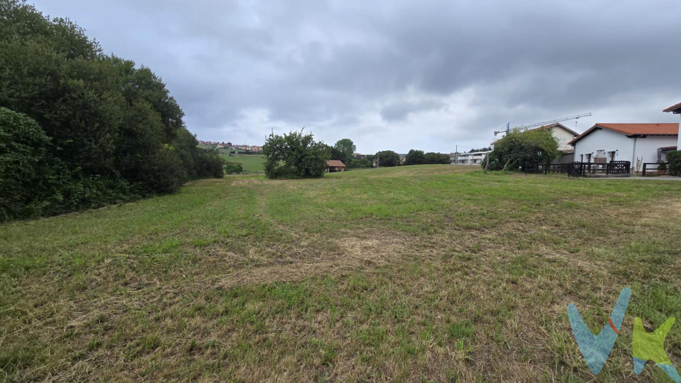 ¡Gran oportunidad en Cortiguera! Finca urbana de 1.000 m² ideal para constructores o familias¿Buscas el lugar perfecto para tu próximo proyecto residencial o la casa de tus sueños? Se vende magnífica finca urbana de 1.000 m² ubicada en la exclusiva y demandada zona de Cortiguera.Superficie: 1.000 m² de terreno completamente urbano.Alta edificabilidad: Parcela idónea y con normativa que permite la construcción tanto de un chalet individual como la construcción de dos chalets pareados.Ubicación estratégica: Entorno residencial tranquilo, rodeado de naturaleza, pero con todos los servicios a un paso y excelentes comunicaciones.Perfecto tanto para inversores y promotores que busquen una alta rentabilidad,  para ti si buscas una parcela independiente para construir un chalet individual sin vecinos,  o si sois  dos familias que queréis  construir sus viviendas contiguas en un entorno privilegiado.¡No dejes pasar esta oportunidad! Para más información, condiciones urbanísticas o coordinar una visita, contacta sin compromiso.