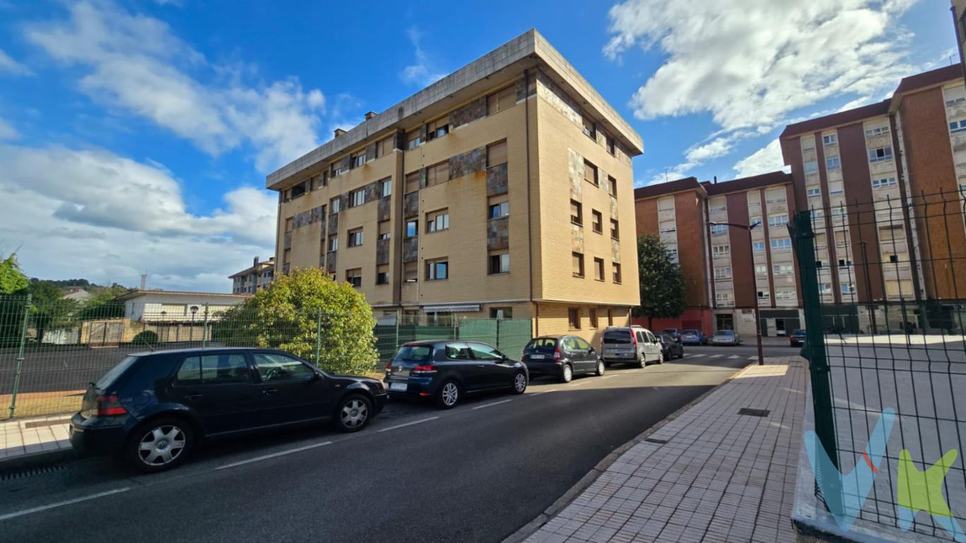  ¡Excelente oportunidad !!Si estás buscando un espacio donde proteger tu vehículo y asegurar tu tranquilidad, este amplio garaje ubicado en la zona La Calzada es la elección perfecta. Actualmente, presentamos a la venta este inmueble que abarca un total de 12 metros cuadrados construidos, ideal para estacionar tu coche y disfrutar de la comodidad que mereces.Este garaje se encuentra estratégicamente situado en el barrio de La Calzada, una de las áreas más dinámicas y bien comunicadas de Gijón. La ubicación ofrece un acceso rápido y sencillo a las principales vías de la ciudad, así como a una amplia gama de servicios locales, incluidos transporte público, supermercados, y mucho más. Los 12 metros cuadrados de este garaje te proporcionan el espacio suficiente para un vehículo de tamaño estándar, ofreciendo además la posibilidad de utilizarlo como un práctico almacén para objetos o herramientas de menor tamaño. Además, disponer de un garaje propio en una ciudad con alta densidad de población como Gijón significa añadir una capa extra de seguridad y tranquilidad a tu día a día. El inmueble está construido con materiales de calidad que garantizan su durabilidad y el cuidado y mantenimiento que se han llevado a cabo en el garaje aseguran que su estado sea óptimo, ofreciendo al comprador la posibilidad de disfrutar de un espacio limpio y seguro desde el primer momento.Inversionistas y particulares encontrarán un atractivo especial en este garaje gracias a su potencial de revalorización. La zona de La Calzada es conocida por su constante desarrollo y proyección de crecimiento, lo que convierte a este garaje en una inversión inteligente a largo plazo. Ya sea para uso personal o como inversión, adquirir este garaje representa una sabia decisión.No dejes pasar esta ocasión única para incrementar tu patrimonio en una de las ciudades más bellas y con mayor proyección de España.Para todos aquellos que buscan seguridad, comodidad, y una excelente ubicación, este garaje es la opción perfecta. Contacta ahora para programar una visita y dar el primer paso hacia la adquisición de este inmueble en Gijón. ¡No pierdas la oportunidad de conocerlo!El precio NO incluye: Impuestos, gastos de Notaría, registro y honorarios de los servicios contratados por los compradores a la Agencia Inmobiliaria.A título orientativo, en segundas transmisiones, el comprador abonará el Impuesto sobre Transmisiones Patrimoniales (ITP). Para consultar los porcentajes del ITP en Asturias puede hacerlo a través de la web oficial de servicios tributarios del Principado de Asturias https://sede.tributasenasturias.es/sites/sede/default/es_ES/Que-quieres-hacer/Transmisiones-Patrimoniales-y-AJD. La base imponible será el mayor valor entre precio de compraventa, tasación o valor de referencia catastral. Gastos de notaría y registro según aranceles variables según precio, número de copias y complejidad.El comprador escoge libremente notario. El vendedor asume la plusvalía y el resto de gastos son del comprador. Si se precisa hipoteca: Tasación, condiciones y costes bancarios según entidad elegida por el comprador; así como los gastos de gestoría y cualesquiera otros inherentes a la formalización de la compraventa. De acuerdo con la ley, no se incluyen en el precio otros gastos o tributos que legalmente correspondan al comprador. El consumidor tiene derecho, conforme a la normativa vigente, a disponer de información y documentación adicional relativa al inmueble y condiciones de la compraventa, accesible en la sede física de la Agencia Eurocasa Gijón, en Santa Doradía, nº 14-Bajo, en Gijón, o a través del correo electrónico info@eurocasagijon.com. La agencia actúa exclusivamente como intermediaria en la operación. Cualquier compraventa y sus condiciones quedan sujetas en todo caso a la aceptación expresa del vendedor del inmueble y a la posterior formalización del correspondiente contrato. El presente anuncio tiene carácter meramente informativo; la información suministrada se corresponde con la disponible a la fecha de publicación, pudiendo variar en función de las circunstancias o actualizaciones legales, contractuales y fiscales.