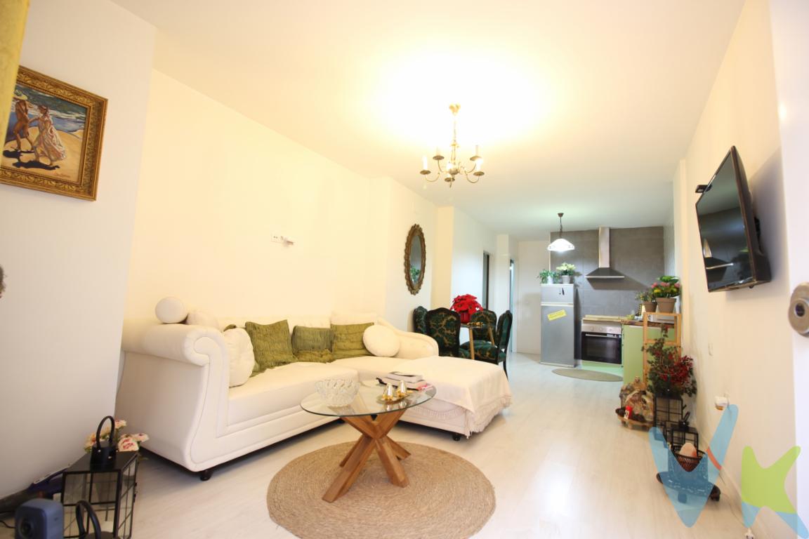 Planta baja reformada con terraza de 35 m²  ¡Lista para entrar a vivir!¿Buscas una vivienda amplia, moderna y con espacio exterior para disfrutar en familia o con amigos? Te presentamos esta preciosa planta baja reformada, situada muy cerca de la Avenida 3 de Abril.Distribución de la vivienda:2 habitaciones , una de ellas con baño en suite con ducha.2 baños en total: el de la suite con ducha y un baño completo adicional.Salón-comedor amplio y luminoso, ubicado al entrar a la vivienda.Cocina office integrada, práctica y moderna.Terraza privada de 35 m², ideal para cenas, reuniones o simplemente relajarte al aire libre.Detalles a destacar:Ventanas de aluminio climalit para un mejor aislamiento.Puertas correderas de cristal, que aportan amplitud y luz.Ubicada un zona tranquila del Puerto de Sagunto , cerca de comercios, colegios, bancos. a 4 minutos en coche de la playa céntrica.Otros aspectos:El precio no incluye gastos de compraventa (notaría, registro, impuestos ni honorarios de la agencia).Exclusiva comercialización RE/MAX MEGA HOME: garantizamos un trato directo, profesional y sin intermediarios.Rogamos no molestar al propietario, ocupantes o vecinos.📞 ¿Quieres visitarla? Contacta con nosotros y estaremos encantados de mostrártela.  