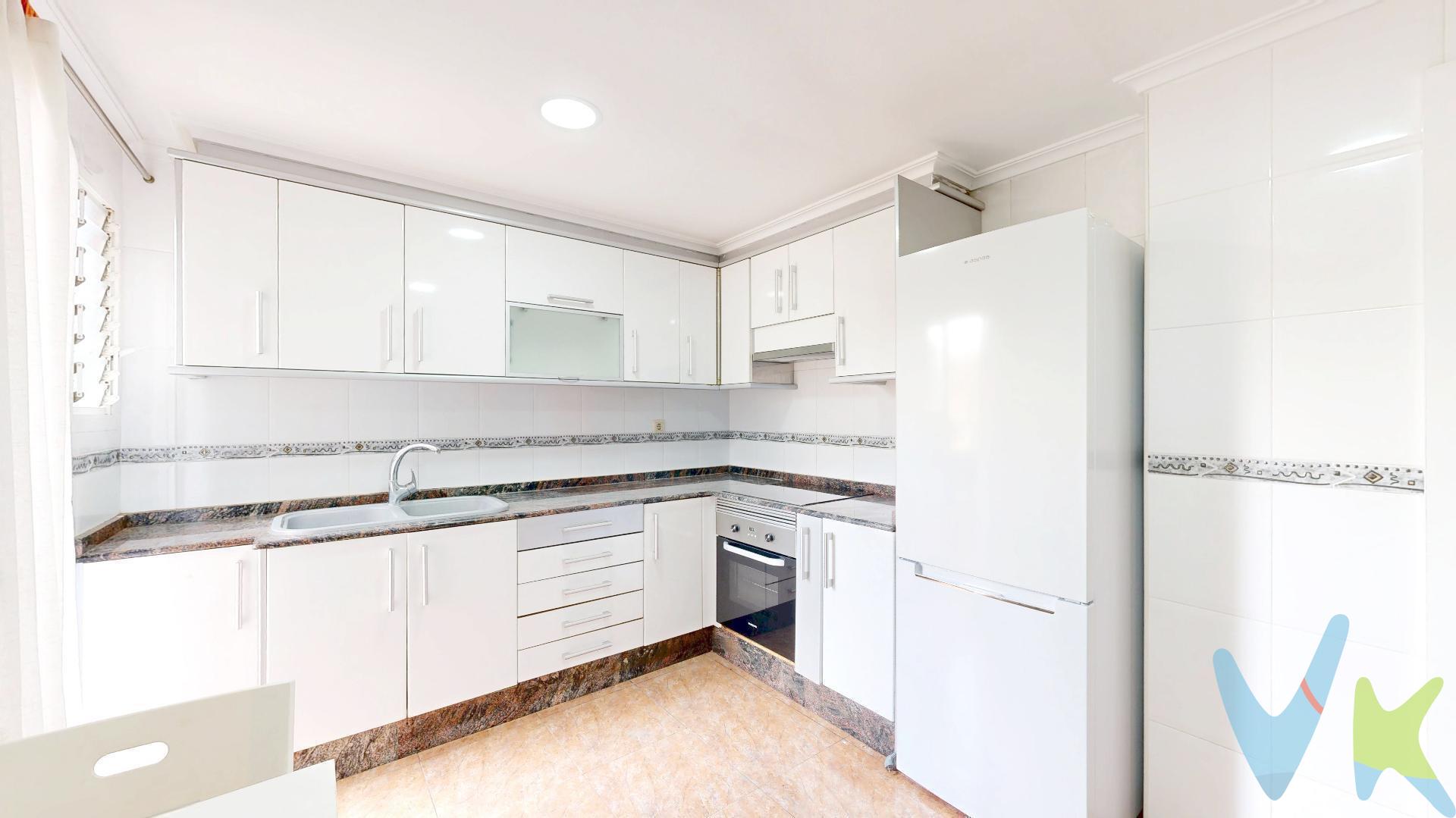 ¿Buscas piso en Torrent con cuatro habitaciones y dos baños, ubicado cerca de Avda Al Vedat de Torrent? ¡Ya lo has encontrado! No dejes pasar esta magnífica oportunidad.
Se presenta en EXCLUSIVA este fantástico piso en Torrent, ideal para familias o quienes buscan amplitud, comodidad y luz natural en todos sus espacios. 


No dudes en visitar este inmueble; tanto en la visita virtual que tienes disponible en esta ficha y donde podrás de realizar un tour 360º para que la puedas visualizar íntegramente, tomar medidas, ver tamaños y distribuciones, en definitiva, imaginarte viviendo en esta fantástica vivienda, así como solicitar a nuestros agentes el realizar dicha visita personalmente.

La vivienda está ubicada en cuarta planta de Calle Germanies de Torrent, cuenta con una superficie de de 130 metros cuadrados construidos Está en perfecto estado de conservación y lista para entrar a vivir. No dispone de plaza de garaje.

La vivienda tiene cuatro habitaciones, tiene un comedor muy amplio y luminoso, con acceso al balcón. Dispone de 1 cuarto de baño completo y un baño de cortesía. La cocina tiene un buen espacio con capacidad para tener una mesa y poder hacer uso de ella para desayunar o comer tranquilamente. La finca tiene ascensor Al estar ubicada en el centro neurálgico de la población de Torrent, la zona está muy bien comunicada y con todos los servicios necesarios al alcance de la mano. Parques infantiles, instalaciones deportivas, colegios, institutos, zonas de restauración y supermercado, y a solo 3 minutos andando de la estación de metro o a 15 min en coche para llegar a Valencia.

Por mandato expreso del propietario, comercializamos este inmueble en exclusiva, lo que le garantiza un servicio de calidad, un trato fácil, sencillo y sin interferencias de terceros. Por este motivo, se ruega no molestar al propietario, a los ocupantes de la propiedad, a los vecinos o conserjes del edificio o urbanización si los hubiera. Muchas gracias por su comprensión. 

La oferta está sujeta a cambios de precio o retirada del mercado sin previo aviso. Este anuncio en su conjunto, incluyendo textos, fotos, imágenes o cualquier otro contenido en el mismo, no es vinculante dado que la información es ofrecida por terceros y puede contener errores. Se muestra a título informativo y no contractual. Las medidas, superficies y diseño del plano facilitado son meramente orientativas.

'El precio NO INCLUYE los gastos de corretaje inmobiliario, impuestos (IVA, ITP, AJD), plusvalía, notaría y registro
