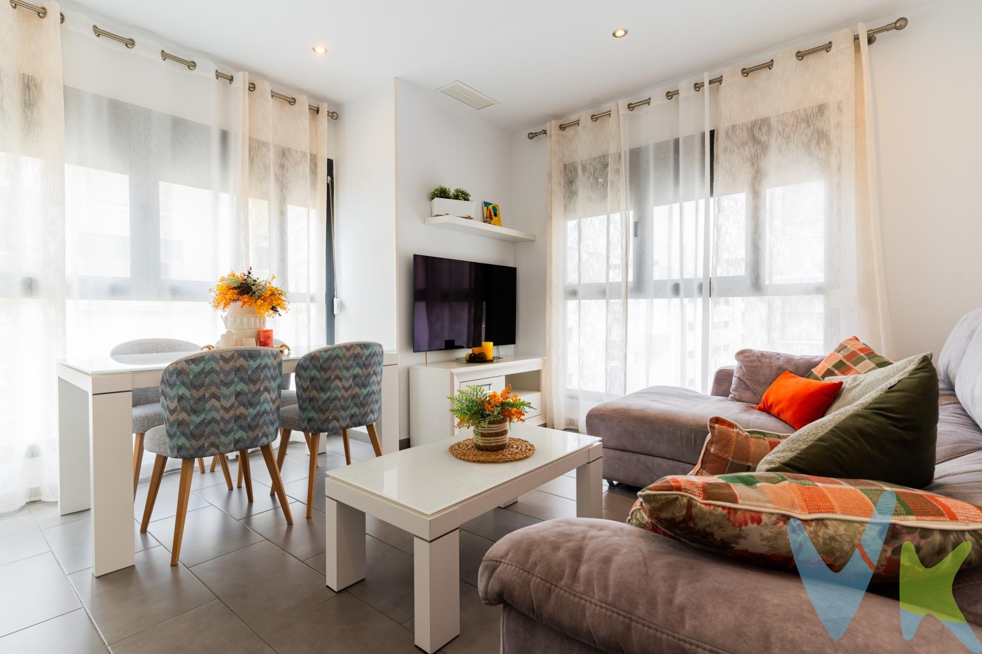 Se vende precioso piso listo para entrar a vivir, ubicado en una de las zonas más demandadas, a tan solo 700 metros de la Playa de la Victoria. La vivienda cuenta con 2 amplias habitaciones, ambas con armarios empotrados, y 2 baños completos, uno de ellos en suite, lo que aporta comodidad e independencia. Dispone de aire acondicionado por zonas, ideal para mantener el máximo confort durante todo el año. El edificio, con tan solo 7 años de antigüedad, ofrece calidades modernas y un excelente estado de conservación. El piso destaca por su luminosidad, distribución funcional y cuidado diseño, convirtiéndolo en una opción perfecta tanto como residencia habitual como inversión. Una oportunidad única de vivir cerca del mar en un entorno privilegiado. * Gastos, Impuestos y Honorarios de la Agencia no incluidos en el precio. *Si estás interesado en esta vivienda pero tienes que vender, contacta con nosotros, te ayudamos a encontrar comprador para tu vivienda. *Periodo de validez de la publicación 30/12/2026. . 