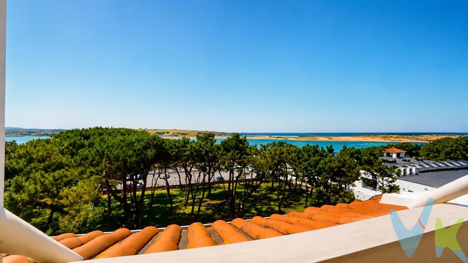 🌊 EXCLUSIVO ÁTICO EN PRIMERA LÍNEA DE PLAYA EN MOGRO – PLAYA DE USIL 🌊. ¿Buscas despertar cada día con vistas al mar y la playa a solo unos pasos?. Te presentamos esta fantástica vivienda situada en el Paseo Marítimo de Mogro, en una ubicación privilegiada junto a la espectacular Playa de Usil. ✨ 67 m² perfectamente distribuidos en una vivienda cómoda, luminosa y lista para entrar a vivir. 🏡 Características principales. ✔️ 2 habitaciones dobles amplias y luminosas. ✔️ 2 baños completos. ✔️ Cocina y salón en concepto abierto, moderno y funcional. ✔️ Terraza ideal para disfrutar del aire libre y las vistas. ✔️ Impresionantes vistas al mar 🌅. ✔️ Plaza de garaje de fácil acceso 🚗.  ✔️sistema de alarma 🔒. ✔️ Vivienda lista para entrar a vivir. 📍 Ubicación inmejorable. Situado a tan solo 10 metros de la playa, en una de las zonas más demandadas de Mogro, perfecta tanto para vivir todo el año como para segunda residencia o inversión vacacional. Disfruta de la tranquilidad del entorno, paseos junto al mar y todos los servicios cercanos. 💙 Ideal para…. 🏖️ Amantes del mar y la naturaleza. 👨‍👩‍👧 Familias que buscan tranquilidad. 💼 Inversores para alquiler vacacional. 🌅 Personas que desean una vivienda con encanto y vistas únicas. Una oportunidad difícil de encontrar en primera línea de playa. 📞 ¡Contacta para más información o concertar una visita!
