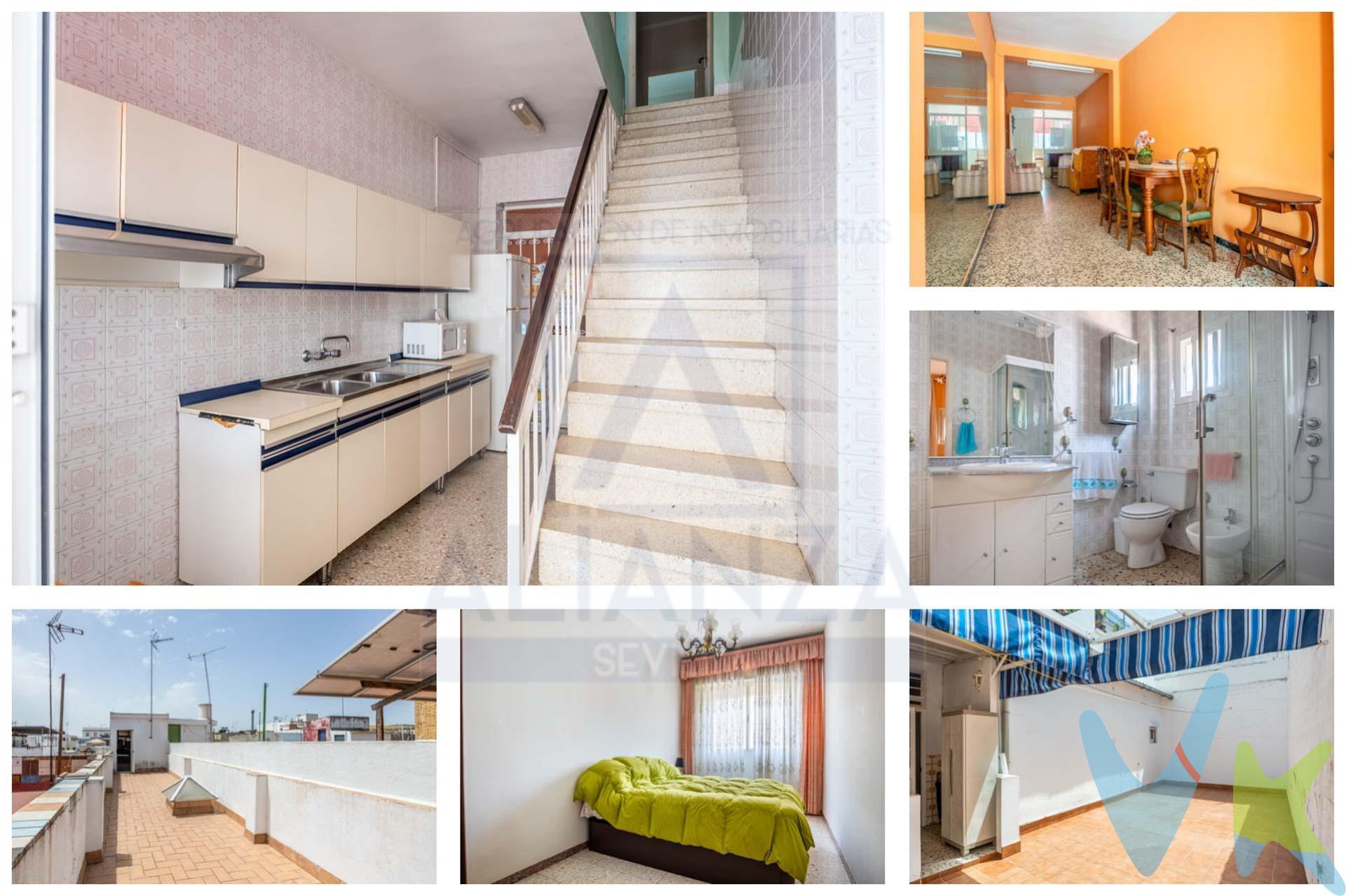Casa en Venta en el Centro de Camas. Excelente oportunidad en pleno centro de Camas. Se vende vivienda de dos plantas más azotea, ubicada en una de las zonas más demandadas de Camas, con todos los servicios al alcance de la mano: comercios, colegios, centros de salud, transporte público y zonas de ocio. La vivienda se distribuye de la siguiente manera:. ✅ Planta baja:. Salón. Cocina independiente. 1 dormitorio. 1 baño completo. Gran patio, ideal para disfrutar al aire libre, reuniones familiares o crear una agradable zona de ocio. ✅ Primera planta:. 3 dormitorios de estilo tradicional, distribuidos conforme a la construcción típica de la época, donde para acceder a uno de los dormitorios es necesario pasar por otro. ✅ Segunda planta:. Trastero. Azotea con múltiples posibilidades de uso. La vivienda destaca por su excelente ubicación en el corazón de Camas y por ofrecer amplios espacios, siendo ideal tanto como residencia habitual como para quienes buscan una casa con encanto tradicional y posibilidades de personalización. En cumplimiento de las obligaciones de información previstas Disp. final 3ª de la Ley 10/2025, de 28 de diciembre, de servicios de atención a la clientela y transparencia, así como en la normativa sectorial vigente, y RD 218/2005 de Inf. de la Junta de Andalucía, el precio indicado no incluye los gastos e impuestos inherentes a la adquisición, los cuales se desglosan estimados o con posibilidad de calcularlos a continuación; los gastos más ajustados serán dados en el D.I.A. en la visita a inmuebles, o antes. *Gastos de Notaría: La Minuta se calculará según al arancel notarial oficial: Anexo I, del Real Decreto 1426/1989, de 17 de noviembre. Enlace: notariared.com/calculadora-gastos-compra-vivienda/. *Gastos de Registro de la Propiedad: La inscripción se facturará según el arancel oficial: ANEXO I, del Real Decreto 1427/1989, de 17 de noviembre. Igual enlace anterior. *Gastos de Gestión (Gestoría): Los honorarios por la tramitación administrativa, liquidación de impuestos e inscripción registral ascienden de forma estimativa a [363 € aprox.] (IVA incluido), aunque depende de cada caso, y su dificultad. *Honorarios Agencia del Vendedor: incluidos en el PVP. *Honorarios Agencia del comprador: La agencia prestará los servicios de información, asesoramiento y acompañamiento previstos en el Encargo de Servicios y en el D.I.A. Si solicita servicios adicionales o personalizados, sus honorarios serán informados previamente, de forma individualizada y por escrito, conforme a la libertad de pactos y a la normativa vigente. *Si necesita Financiación, su banco le informará. *Impuesto sobre Transmisiones Patrimoniales (ITP): Se aplicará el tipo impositivo vigente en Andalucía (generalmente el 7%, sin perjuicio de tipos reducidos del 6%. 3,5%, etc, aplicables según las circunstancias personales del comprador o las características del inmueble). El impuesto se devenga sobre el superior entre: 1.- Valor de Referencia de Catastro; y 2.- Precio de venta. Puede calcular su situación personal en el portal oficial de la A.T. de Andalucía. enlace: juntadeandalucia.es/organismos/economiahaciendayfondoseuropeos/areas/tributos-juego/tributos/paginas/impuestos-cedidos-transmisiones.html. 