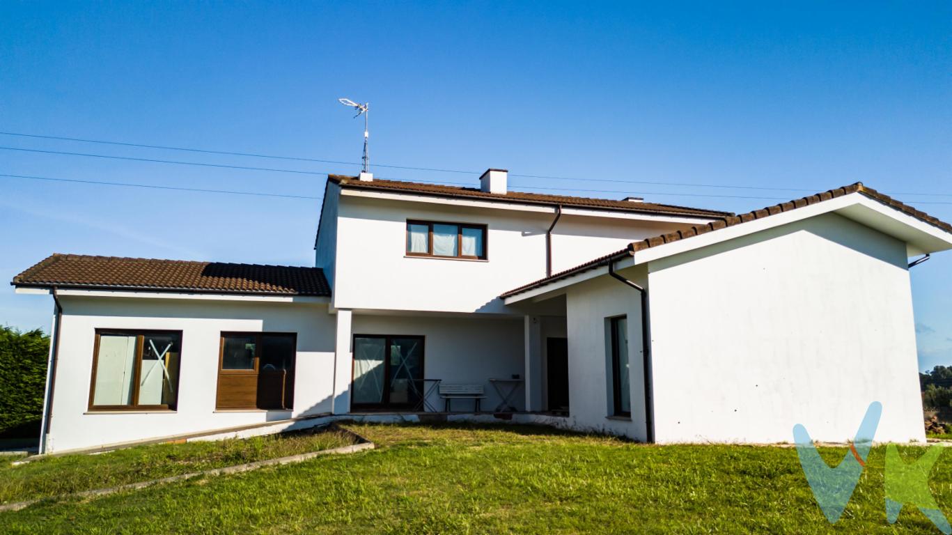 En la parroquia de Quintueles, ponemos a la venta esta casa con parcela con la siguiente caracteística....Se trata de un chalet o casa en construcción sin terminar.La construcción realizada está ejecutada en un 59,8% de su totalidad.La parte pendiente de realizar es en el interior de la casa.El total de la superficie construida según proyecto es de 388 metros cuadrados y la parcela mide 3145 metros cuadrados en total.Se trata de una construcción muy bonita sobre una parcela amplia y llana con una orientación fantástica.Además en la parcela existen dependencias a modo de cuarto de aperos y una panera habilitada como vivienda con mucho encanto.Quintueles es una parroquia muy bien comunicada , a escasos 20 minutos de Gijón y con varias playas muy cercanas.Sin duda una muy buena oportunidad para quien desee tener una propiedad de este tipo, aprovechando el proyecto existente para conseguir la casa de sus sueños.No dejes escapar esta oportunidad y llámanos.Estaremos encantados de poder atenderte.En el precio no está incluido el impuesto de transmisión patrimonial ni los gastos de registro y de notaría. 