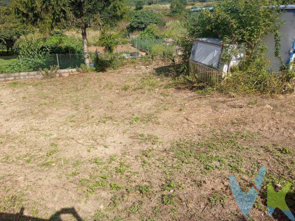 Una parcela rústica de 290 m² en pleno Suances puede sonar pequeña hasta que llegas y te das cuenta de que es justo ese tipo de rincón que te cambia el ritmo. Lo que realmente enamora es su ubicación privilegiada: a un paso de una de las poblaciones costeras más bonitas de Cantabria, famosa por sus playas amplias y su ambiente relajado.  En la finca encontrarás un contenedor, ideal para guardar aperos, herramientas o cualquier material que quieras tener a mano para tus proyectos al aire libre. No es edificable, pero sí perfecta para quienes buscan un espacio sencillo donde desconectar sin complicaciones.  Es un lugar que invita a imaginar:    Un pequeño huerto donde ver crecer tus propias verduras.    Un rincón de esparcimiento para pasar tardes tranquilas leyendo, tomando algo o simplemente escuchando el viento.    Un punto de encuentro para escaparte los fines de semana y sentirte en plena naturaleza, pero con el mar muy cerca.  Si buscas un terrenito práctico, bien situado y con encanto, este puede ser ese sitio especial donde recargar pilas y disfrutar de momentos auténticos. Ven a visitarlo!!!Gastos e Impuestos no incluidos en el precio. Compra sujeta a ITP. El comprador se hará cargo de los costes de la escritura e inscripción en el Registro de la Propiedad.Más información sobre transparencia, impuestos, gastos y condiciones de compraventa en nuestra web www.activanorte.com 