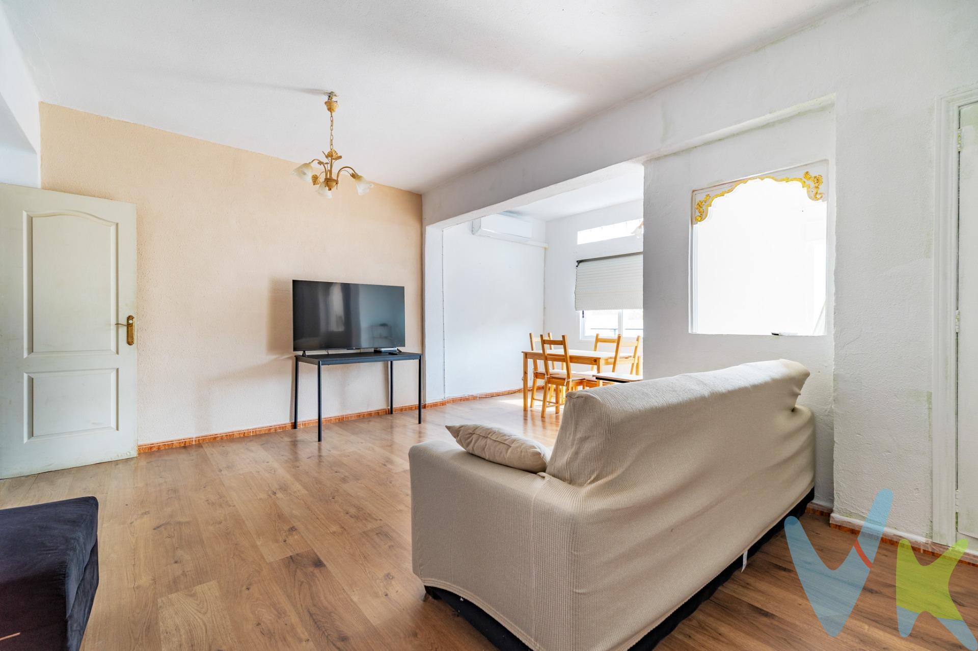¡Tu nuevo hogar en Corbera! Piso de 3 habitaciones con terraza en Calle Sant Ruc, Corbera. Descubre este encantador piso en venta, ubicado en la Calle Sant Ruc, 9 de Corbera, una zona tranquila y bien conectada, ideal para familias, parejas o inversores que buscan calidad de vida a buen precio. Situado en una tercera planta sin ascensor, la vivienda cuenta con una superficie total de 92,14 m² y 66,16 m² útiles, distribuidos de forma práctica y cómoda:. •	Amplio vestíbulo. •	Luminoso comedor. •	3 dormitorios. •	Cocina independiente con zona de lavadero. •	1 baño completo. •	Pequeña galería interior. •	Acogedora terracita con vistas a la calle, perfecta para tomar el café al sol o relajarse por la tarde. 🌿 Entorno privilegiado:. Ubicado en el corazón de Corbera, disfrutarás de un entorno tranquilo, familiar y rodeado de naturaleza, a tan solo unos minutos caminando de todos los servicios esenciales: supermercados, colegios, centro médico, parques y transporte público. A poca distancia del Parque Natural de la Sierra de Corbera, es ideal para los amantes del senderismo y el aire libre. Además, Corbera se encuentra a solo 35 minutos de Valencia capital, lo que lo convierte en un lugar perfecto para vivir con tranquilidad sin renunciar a la cercanía de la ciudad.  . Precio muy interesante. ¡Solicita más información y ven a visitarlo sin compromiso!. La descripción del presente inmueble e imágenes tienen mero carácter informativo y en ningún caso carácter contractual, pudiendo ser modificados por la inmobiliaria comercializadora sin que ello implique responsabilidad alguna frente a terceros. En el precio de venta a público, esta propiedad NO incluye los gastos de adquisición (Notario, registro, gestión, honorarios, etc…). 