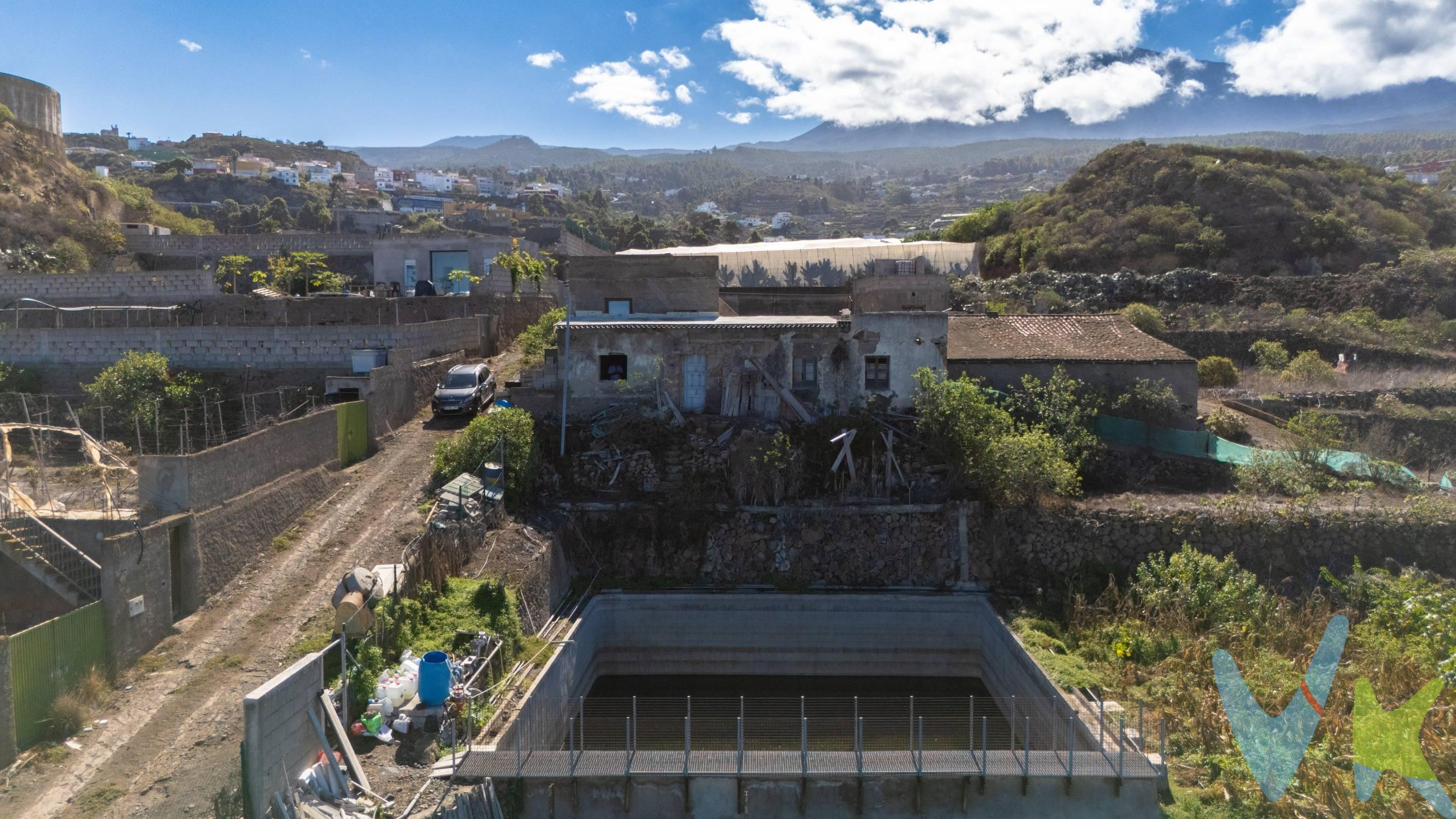 En venta gran terreno en la zona de Santo Domingo- La Guancha con casa. Oportunidad única en la zona agrícola: Se vende terreno de más de 9.317 m² de cultivo de platanera, con gran potencial productivo. Ideal para aquellos interesados en la agricultura o en proyectos de explotación agrícola. Características destacadas:. •Terreno de 9.317 m² de cultivo de platanera, en plena producción. •Casa a terminar de reformar, perfecta para vivienda o para personal de trabajo. •Estanque de gran capacidad (600 m³) para riego, garantizando el suministro de agua durante todo el año. •Excelente ubicación por su clima y tranquilidad. . NO HIPOTECABLE. La propiedad no dispone de luz ¡No pierdas esta oportunidad de inversión en una zona de gran tradición agrícola! Datos meramente informativos sin valor contractual. Impuestos y gastos de transmisión, no incluidos en el precio de venta.