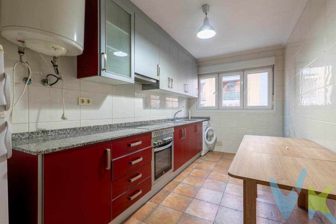 Gran oportunidad en el barrio de Pumarin, en una zona muy próxima a Gaspar García Laviana y Avenida del LLano, con todos los servicios a mano.Ponemos a la venta esta fantástica propiedad situada en la calle Guipúzcoa.  Piso con  gran distribución y mucha luz natural. Cuenta con salón y cocina a exterior, mientras que el resto de estancias dan a patio para garantizar el descanso. El salón es la primera pieza que nos encontramos junto a la cocina de amplio tamaño.  Los dormitorios 3 dormitorios son interiores lo cual favorece el descanso  y  el baño cuenta con ventana para favorecer su ventilación.Si te interesa esta propiedad y quieres visitarla, no dudes en contactar con nosotros. Estaremos encantados de poder acompañarte en la visita. Informamos a nuestros clientes compradores que en el precio de venta no se incluyen los siguientes conceptos: honorarios de la agencia al comprador, ni el impuesto de transmisiones patrimoniales ni otros gastos de la compraventa (registro de la propiedad, notaría, etc) 