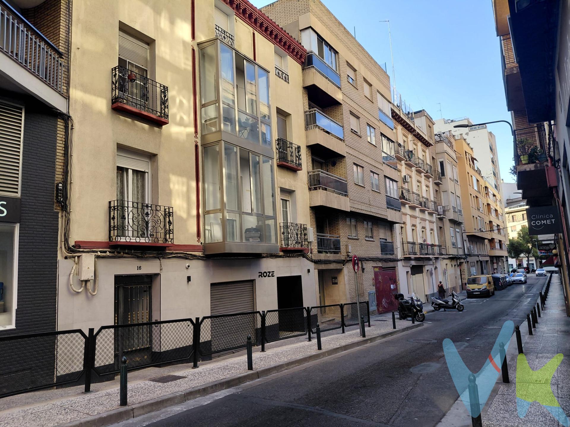 📍 Piso en venta en valle Cristóbal Colón, junto a Camino de las Torres, Tenor Fleta y Sagasta, una ubicación privilegiada que combina tranquilidad, excelentes comunicaciones y todos los servicios a tu alcance. La vivienda cuenta con una distribución muy funcional:. 🛏️ 2 dormitorios. 🛋️ Acogedor salón. 🍽️ Cocina independiente con zona office comedor. 🛁 2 baños, un valor añadido para el día a día. 🏢 Situado en una finca sin ascensor. 💼 Ideal para inversores, ya que el piso se encuentra actualmente alquilado, ofreciendo rentabilidad desde el primer momento. 🌳 La ubicación es uno de sus grandes atractivos: a un paso del parque Pignatelli, perfecto para disfrutar de paseos, deporte y zonas verdes. Además, tendrás supermercados, comercios, colegios, transporte público, centros de salud y todo tipo de servicios sin necesidad de desplazarte. ✨ Una vivienda con una excelente ubicación y un gran potencial. Actualmente está alquilado. 📞 ¡No dejes pasar esta oportunidad y solicita más información!. **NOTA HISTÓRICA: fue un navegante y explorador, famoso por dirigir la expedición de 1492 que llegó al continente americano. **Gastos e impuestos no incluidos. A título orientativo, en segundas transmisiones, el comprador abonará: Impuesto sobre Transmisiones Patrimoniales (ITP), tipo general en Aragón al 8% (*). Base de cálculo: mayor valor entre precio de compraventa o valor de referencia catastral. Gastos de Notaría y Registro: Aranceles variables según precio, número de copias y complejidad; cálculo según tarifas normativas. Si se precisa hipoteca: Tasación, condiciones y costes bancarios según entidad elegida por el comprador; así como gastos de gestoría y cualesquiera otros inherentes a la compraventa. No se incluyen otros gastos o tributos que puedan por Ley corresponder al comprador. Operación sujeta a doble mediación. Existen honorarios a cargo del comprador, salvo pacto en contrario, no incluidos en PVP. El consumidor conforme a la normativa vigente podrá solicitar información y documentación adicional relativa al inmueble, sus características, condiciones de la operación y del servicio de mediación en la oficina y/o a través de nuestro teléfono de contacto o mail. La agencia actúa exclusivamente como intermediaria en la compraventa, cuyas condiciones, en todo caso, estarán sujetas a la aceptación expresa del vendedor del inmueble y posterior formalización del contrato. La información suministrada se corresponde con la disponible a la fecha de publicación, pudiendo variar en función de las circunstancias o actualizaciones legales, contractuales y fiscales. Anuncio de carácter meramente informativo. Para una información exhaustiva sobre el funcionamiento, tipos impositivos y bonificaciones del ITP en Aragón, puede consultar el portal oficial de la Agencia Tributaria Autonómica. Tarifas notariales y registrales reguladas en el Anexo I del Real Decreto 1426/1989 y Anexo I del Real Decreto 1427/1989, respectivamente. Anuncio no vinculante, puede contener errores.