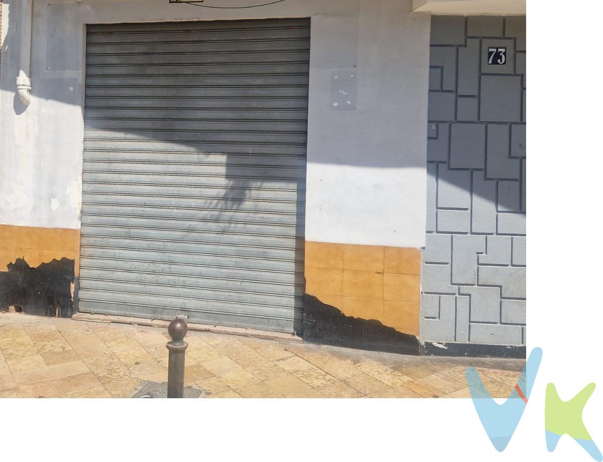 Este el el  local en el que puedes emprender tu negocio...Si siempre has estado buscando ese local que te permita montar un negocio y que esté situado en la mejor zona del barrio y ha llegado tu oportunidad. En este local diáfano, amplitud la instalación eléctrica y nueva distribución para ello, podrás tener tu propio negocio y seguro te va a funcionar... con altas de luz y agua dadas para evitar molestias innecesarias... Este local comercial está ubicado en el centro de Nazaret, es una planta baja para hacer de muchas formas. Es muy espaciosa, con mucha luz, que puedes usar de una manera diferente, que podrás convertir en tu negocio.. y a menos de 10 minutos de la playa. ..................... Por mandato expreso del propietario, comercializamos este inmueble en exclusiva, lo que le garantiza el acceso a toda la información, a un servicio de calidad, un trato fácil, sencillo y sin interferencias de terceros. Por este motivo, se ruega no molestar al propietario, a los ocupantes de la propiedad, a los vecinos o conserjes del edificio o urbanización si los hubiera. Muchas gracias por su comprensión. Si usted es agente inmobiliario y tiene un cliente para este inmueble, llámenos: estaremos encantados de colaborar.