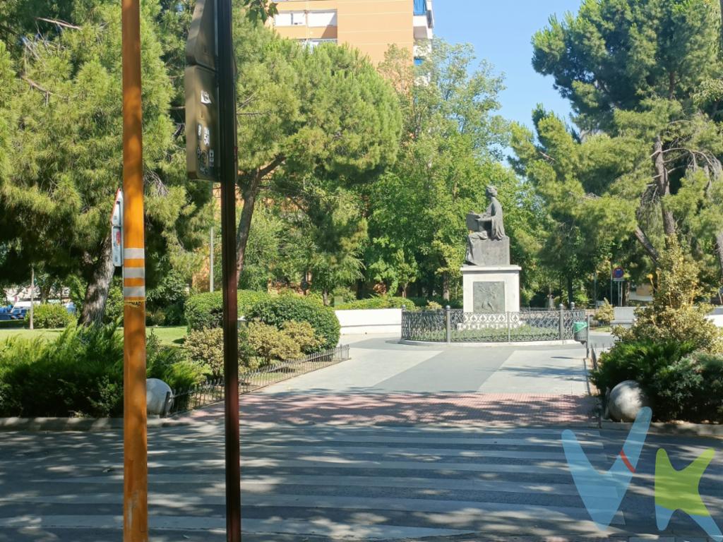¡ Oportunidad para inversores en Alcorcón !. Excelente por su rentabilidad para alquiler o para futura revalorización.

Luminosa vivienda ubicada en una zona estratégica de Alcorcón, a escasos minutos andando de la estación de metro de Parque Lisboa (L12); con una gran demanda de alquiler por estar rodeada de todo tipo de servicios, por su cercanía al metro, universidades, centros comerciales y por su rápido acceso a Madrid capital. Ideal para inversores que buscan producto con buena salida y margen de mejora.

Distribuida en salón con acceso a TERRAZA; cocina independiente, con espacio para reforma y modernización; 1 funcional baño completo y con ventana, también con posibilidad de actualización, y 3 dormitorios amplios, todos con buena ventilación y luz natural.

Tercera planta, con posibilidad de instalar ascensor en la finca.

No dejes pasar esta oportunidad de adquirir una propiedad con excelente ubicación y alto potencial de revalorización. ¡Llámanos y concierta tu visita ya!.

El comprador tendrá un coste adicional de un 2% más IVA sobre el precio publicado, por el servicio de gestión, asesoramiento y formalización del proceso de compra. Este importe no está incluido en el precio publicado en venta y será facturado al comprador.