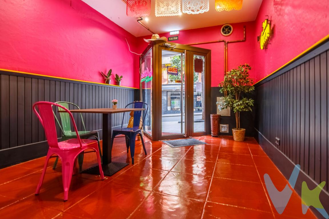 Se vende magnífico local comercial ubicado en una de las calles más transitadas, emblemáticas y consolidadas del sector hostelero en pleno centro de Oviedo, rodeado de un entorno comercial con afluencia constante de público y alta visibilidad durante todo el año.Actualmente el negocio se encuentra en pleno funcionamiento, ofreciendo dos opciones de compra adaptadas a diferentes perfiles de cliente:Opción para inversores (al precio de publicación): Adquisición del inmueble manteniendo el alquiler actual, lo que garantiza rentabilidad inmediata con un inquilino solvente desde el primer día y sin interrupción de la actividad.Opción libre para emprendedores o profesionales de la hostelería (por 205.000 ): Venta del local libre de cargas junto con la licencia de hostelería en regla, ideal para comenzar a operar con tu propio proyecto de forma inmediata en una ubicación prime.El inmueble se encuentra en excelente estado de conservación, en pleno funcionamiento y en una zona de máxima concentración hostelera con paso peatonal continuo. Es una oportunidad única tanto para inversores que buscan rentabilidad como para profesionales que desean establecerse en una de las mejores áreas de la ciudad.Para más información, detalles sobre las condiciones o para concertar una visita, no dudes en contactar con nosotros. ¡Ven a verlo sin compromiso! El precio de venta no incluye los gastos e impuestos derivados de la operación.Corresponden al comprador el pago del Impuesto sobre Transmisiones Patrimoniales(ITP), calculado sobre el valor más alto entre el precio de venta y el valor de referenciacatastral, así como los honorarios de notaría y registro según aranceles oficiales,teniendo el comprador libertad para elegir notario. Para consultar los porcentajes delITP en Asturias puede hacerlo a través de la web oficial de servicios tributarios delPrincipado de Asturiashttps://sede.tributasenasturias.es/sites/sede/default/es_ES/Que-quieres-hacer/Transmisiones-Patrimoniales-y-AJD. Asimismo, el comprador asumirá los gastosde tasación y costes bancarios si precisa hipoteca. Por su parte, el vendedor asumirá elpago de la plusvalía municipal y los honorarios de intermediación. Este anuncio esmeramente informativo y los interesados tienen derecho a solicitar la documentaciónadicional del inmueble conforme a la normativa vigente.