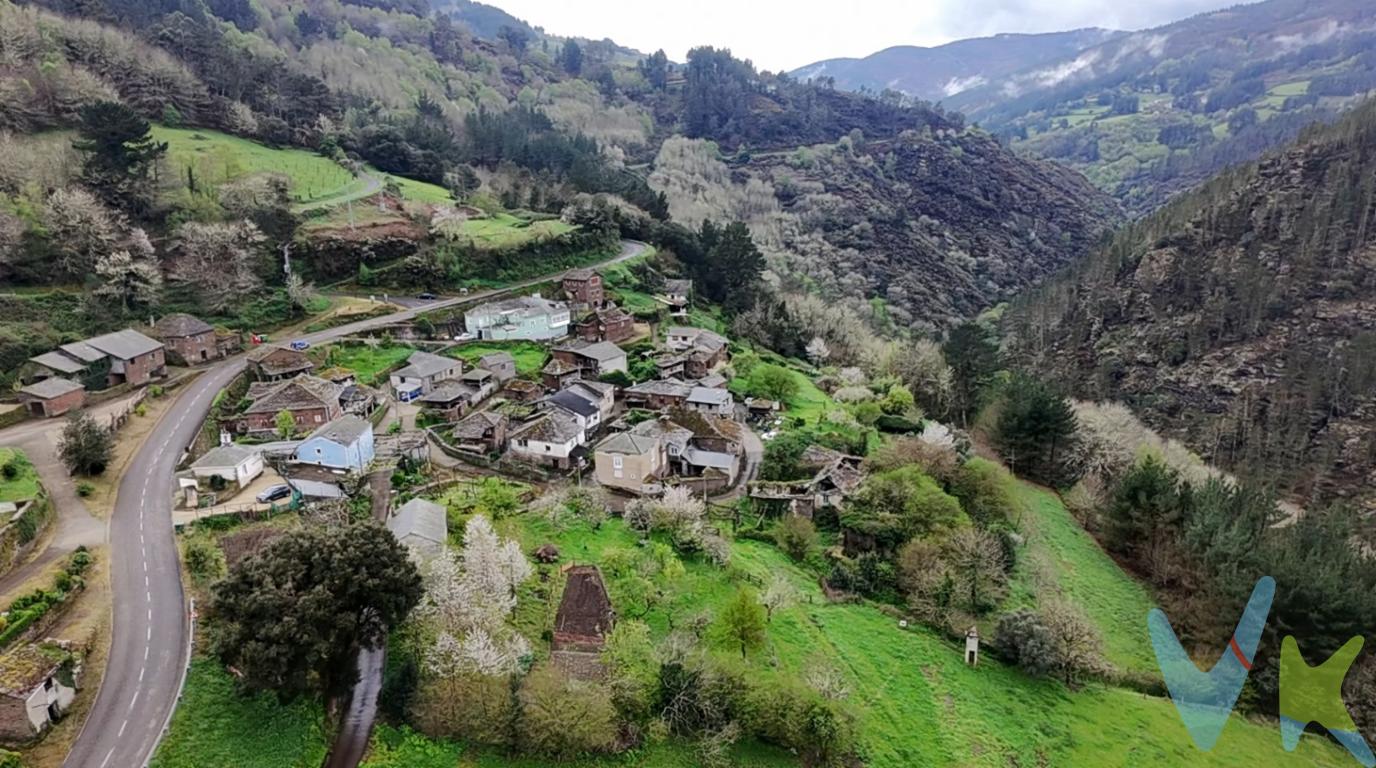 A 11 km de Grandas de Salime,en el pueblo de Pesoz ponemos a la venta esta Casa para rehabilitar completamenteEsta casa es una verdadera joya histórica edificada en 1890, ofreciendo no solo espacio sino también un toque de encanto y solidez que solo las construcciones de esa época pueden brindar.Con 250 metros cuadrados de área útil y un total de 327 metros construidos, esta propiedad proporcionara un espacio generoso que es ideal para familias que buscan crear un hogar a su gustoEl entorno en Pesoz es insuperable ,la tranquilidad del paisaje circundante proporciona el equilibrio perfecto para disfrutar de la naturaleza al máximo, convirtiendo cada día en una oportunidad para relajarse y disfrutar del aire libre. Su ubicación es ideal para aquellos que desean escaparse del bullicio sin comprometer el acceso a servicios esenciales.Destaca por su rica historia y belleza natural. Este rincón de España ofrece un viaje a través de paisajes impresionantes y una cultura vibrante, donde cada sendero y rincón cuenta una historia, ideal para los amantes de la naturaleza y los paisajes espectaculares. La parcela de 272 metros se encuentra completamente cerrada de muro para disfrutar de una completa intimidadNo solamente es un lugar para vivir, sino también un espacio donde crear una historia propia, adaptando cada rincón a las necesidades y sueños personales.Visitar esta residencia es el primer paso para enamorarse de un hogar único y lleno de potencial. Descubra la casa de sus sueños en Pesoz, donde el pasado se encuentra con el presente en un espacio que invita a ser vivido y disfrutado plenamente. Contacte para concertar una visita y deje que el encanto de esta propiedad le envuelva.No dejes pasar esta oportunidad!!El precio no incluye el Impuesto de Transmisiones Patrimoniales ni los gastos de Notaría y Registro.  