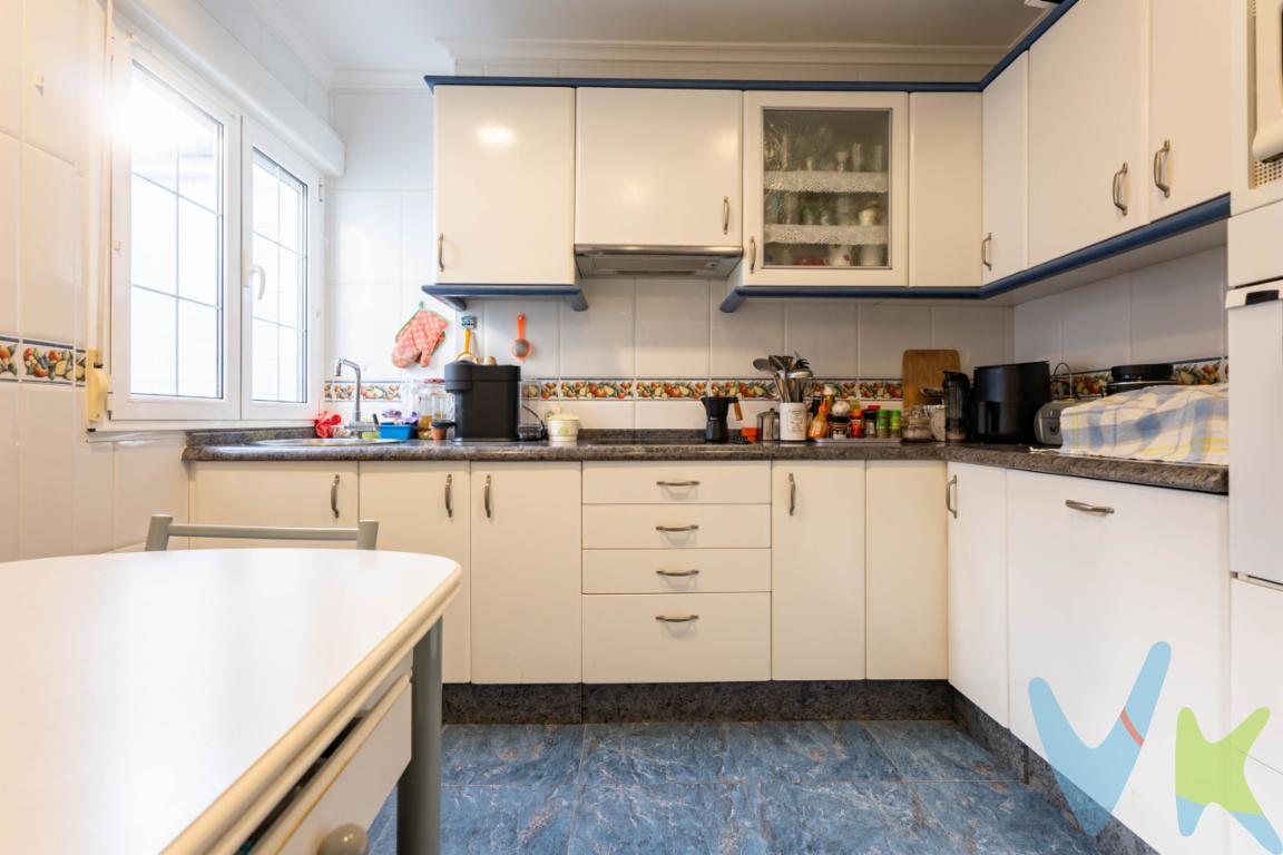  **Venta de Piso Acogedor en el Corazón de Gijón: Tu Próximo Hogar en el Coto**Nos complace presentarte una excelente oportunidad de inversión ubicada en una de las zonas más demandadas de Gijón: el Coto. Este piso en venta, combina la comodidad con la practicidad en un entorno urbano lleno de ventajas.Con una superficie de 66 metros útiles y 80 metros construidos, la distribución del piso está pensada para ofrecer el máximo confort en un espacio optimizado. El inmueble cuenta con tres habitaciones que ofrecen un ambiente acogedor, ideal para descansar tras un largo día o para disfrutar en familia.La distribución se completa además de los tres dormitorios con un baño, cocina y salón.La ubicación de este piso es sencillamente inmejorable. Situado en una zona que goza de una excelente comunicación, tanto en transporte público como privado, gracias a la proximidad de paradas de autobús, lo que facilita los desplazamientos diarios. El barrio del Coto es conocido por su ambiente tranquilo y a la vez por estar cerca de todos los servicios que pueda necesitar.El edificio dispone de un práctico ascensor, proporcionando un fácil acceso a la vivienda, lo que resulta especialmente conveniente para personas de todas las edades. Admitiendo la necesidad de algunas renovaciones, esta propiedad ofrece una excelente oportunidad para personalizar tu nuevo hogar de acuerdo a tus gustos y necesidades.Podemos hablar también de la ubicación estratégica del inmueble, con su proximidad a colegios, supermercados, parques y restaurantes, lo cual añade un gran valor a la propiedad. El entorno residencial es seguro y acogedor, ideal para familias o para aquellos que buscan una calidad de vida que solo una ciudad como Gijón puede ofrecer.Cabe destacar que la vivienda se encuentra a poca distancia de las zonas verdes y de esparcimiento de la ciudad, ideales para dar paseos al aire libre, practicar deporte o simplemente disfrutar de un día soleado. La inmediatez de las playas de Gijón es otro aliciente para quienes valoran la cercanía al mar y las actividades al aire libre asociadas a este entorno.El espacio del que dispone este piso permite también pensar en diferentes distribuciones que puedan adaptar la vivienda a nuevas necesidades, otorgándole una versatilidad que pocos inmuebles ofrecen. Este atractivo lo convierte en una oportunidad que, sin duda, debe ser considerada seriamente por el comprador interesado en establecer su residencia en Gijón.Con un mercado de propiedades en creciente demanda, esta es tu oportunidad para hacerte con una vivienda a precio competitivo en una de las ciudades más dinámicas del norte de España. Invitarte a que descubras todo el potencial de este piso es nuestra intención, ya que en una visita podrás apreciar la calidad y funcionalidad que no siempre se puede transmitir con palabras.No dejes pasar la ocasión de conocer este encantador piso, programando una visita para descubrir de primera mano el que podría convertirse en tu próximo hogar. Estamos seguros de que superará tus expectativas. ¡Esperamos con entusiasmo la oportunidad de asistirte en esta inversión tan importante en tu vida!En el precio no está incluido el 8% de transmisión patrimonial ni los gastos de registro y de notaría. 