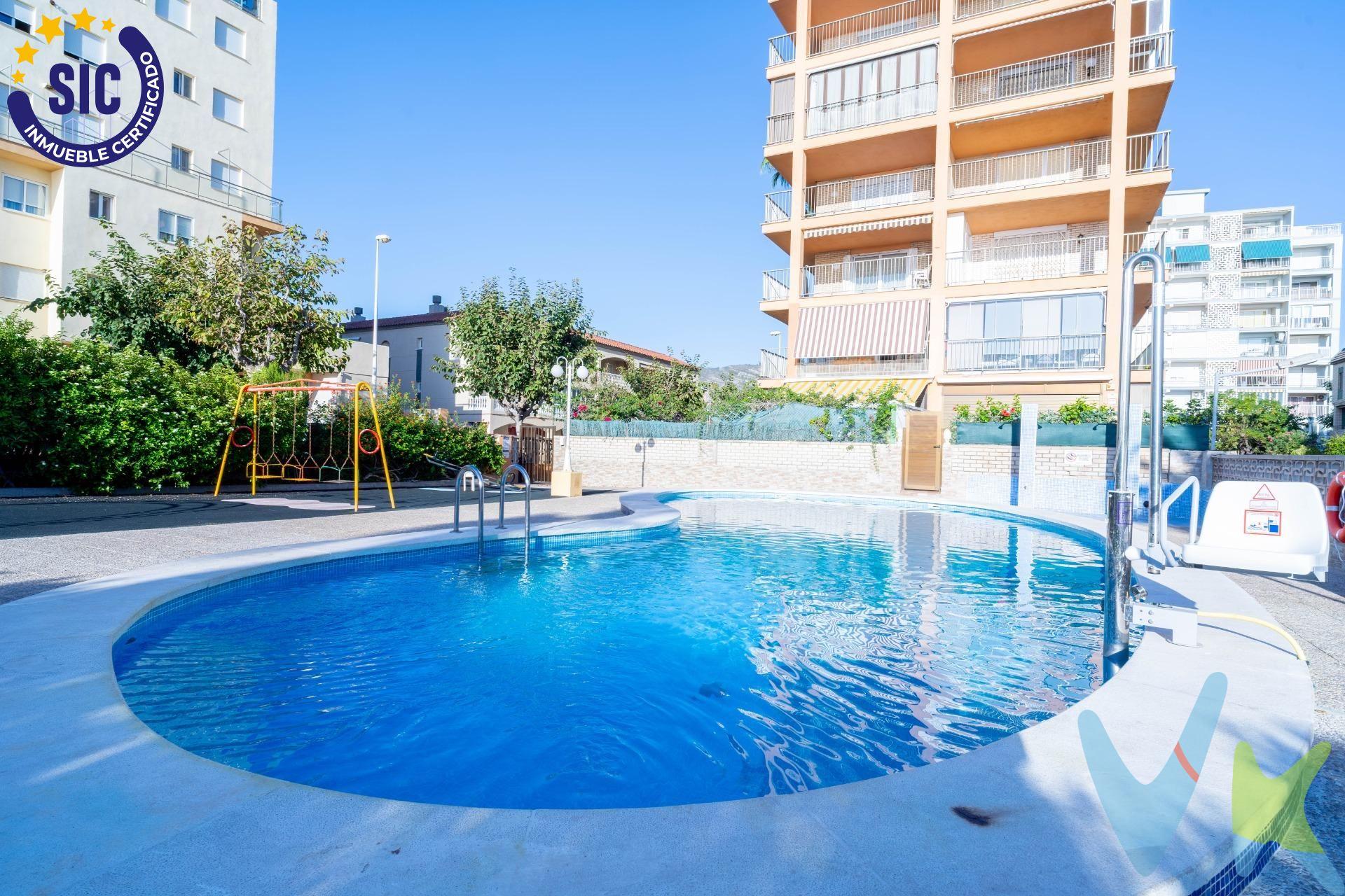 Les presentamos este atractivo apartamento listo para entrar a vivir, situado en una ubicación privilegiada con impresionantes vistas a la playa Morro de Gos. Consta de dos habitaciones y un baño completo que ofrece comodidad y privacidad. La cocina independiente está bien equipada y se complementa con una hermosa terraza donde podrá disfrutar del aire fresco mientras contempla las impresionantes vistas . Además, cuenta con plaza de parking dentro del mismo edificio para su comodidad. Este complejo residencial incluye diversas comodidades como una refrescante piscina ideal para los cálidos días estivales, perfecta para relajarse o socializar junto a amigos y familiares durante las vacaciones; igualmente dispone de pista de tenis si busca mantener un estilo activo. No pierda esta magnífica oportunidad: ¡agende su visita hoy mismo!. Los metros útiles son aproximados. Este inmueble es en exclusiva, con lo que le facilitamos cualquier información sobre la vivienda. Por este motivo, solicitamos no molesten al propietario, ocupantes de la propiedad, vecinos o conserje de la comunidad. . Muchas gracias por su comprensión. El precio indicado puede sufrir variaciones. En todos los casos los precios expuestos son más impuestos y gastos derivados de la transmisión del inmueble . La operación esta sujeta al Impuesto de Transmisiones Patrimoniales (ITP), cuyo tipo general es del 9%, gastos de Notaría, Registro de la Propiedad y en su caso, gestoría.
