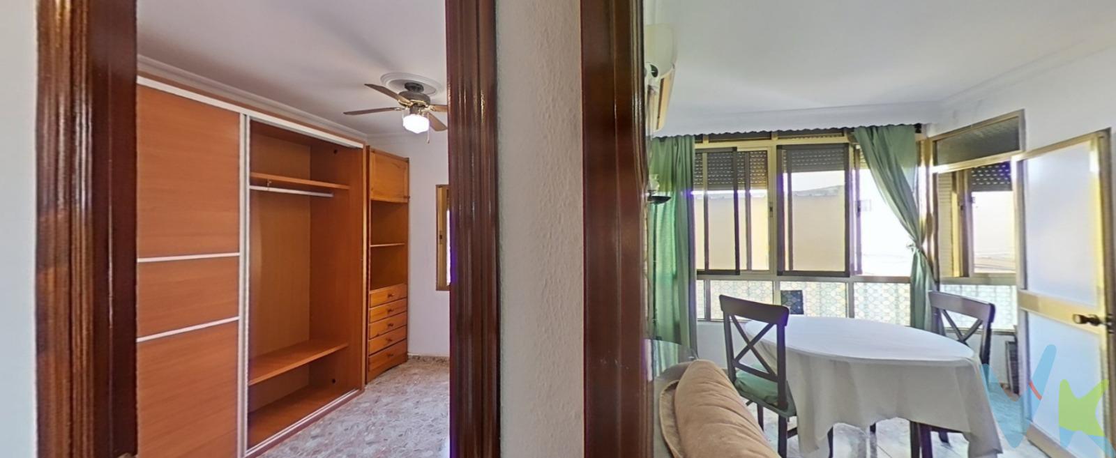 ¡Oportunidad en Alcalá!. Se vende piso de 3 habitaciones y 1 baño, ubicado en una primera planta (sin ascensor) en una zona céntrica de Alcalá, junto a la conocida Plaza del Paraíso. La vivienda ofrece múltiples posibilidades de reforma según tus necesidades:. * Si buscas amplitud, puedes convertir una de las habitaciones en parte del salón o integrar la cocina para crear un espacio abierto y moderno. * Ideal tanto para familias que desean personalizar su hogar como para inversores que buscan rentabilidad en una zona muy demandada. Características destacadas:. * 3 habitaciones. * 1 baño. * Pequeña Terraza cerrada. * Azotea transitable. * Primera planta (sin ascensor). * Posibilidad de reforma para redistribuir espacios. * Excelente ubicación: farmacias, centro de salud, colegios y todo tipo de servicios a pocos pasos. Y lo mejor.. ¡a un precio increíble!. 📍 No dejes pasar esta oportunidad. Ven a visitarlo sin compromiso, tanto si eres inversor como si buscas tu nuevo hogar. Informamos a nuestros clientes que el precio de venta no incluye lo siguiente: Honorarios de la agencia inmobiliaria, impuestos (El impuesto de Transmisiones Patrimoniales, I.V.A. o A.J.D. en su caso) otros gastos de la compraventa (gastos de Registro de la Propiedad, Notaría, gestoría, ni de posible financiación) Documento D.I.A. a disposición del consumidor según decreto 218/2005 Junta de Andalucía. . 