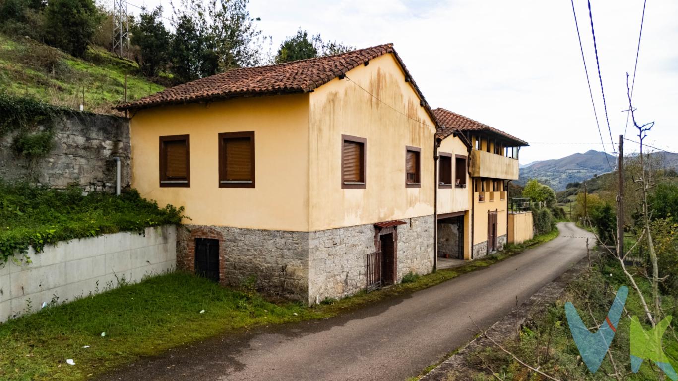 Finca ubicada en la aldea de Rodiles en Grao. La propiedad se divide en dos fincas rústicas, una de 882 m2 y la otra de 9.608 m2.En la primera finca hay una construcción de vivienda unifamiliar de unos 146m2 sin registrar. La construcción consta de varios cuerpos y dispone de una amplia cocina en la que se conserva la antigua cocina de carbón, un amplio salón, baño, aseo y un total de cuatro habitaciones. En la parte baja dispone de dos amplios espacios de almacenaje.Además la vivienda tiene posibilidades de ampliación hacia un espacio conectado con el salón del que se podrían obtener varias estancias más.Informamos a nuestros clientes compradores que en el precio de venta no se incluyen los siguientes conceptos: honorarios de la agencia al comprador, ni el impuesto de transmisiones patrimoniales ni otros gastos de la compraventa (registro de la propiedad, notaría, etc)