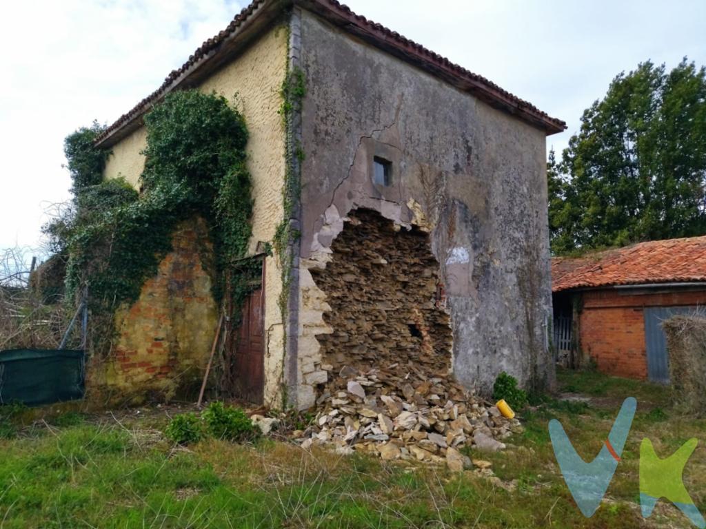 OPORTUNIDAD. PRECIO REBAJADO. Se vende casa para rehabilitacion integral en el bonito pueblo de La Estrada  Salas, espectaculares vistas del entorno, muy soleada, orientacion sur.Consta de vivienda de dos plantas para rehabilitar y parcela de 1.038 metros cuadrados. Tanto el tejado como las paredes perimetrales de piedra tienen importantes desprendimientos que exigen una importante remodelacion. Suministros de agua y electricidad dados de baja.En el precio no está incluido el IAJD, ni gastos de notaría ni de Registro.