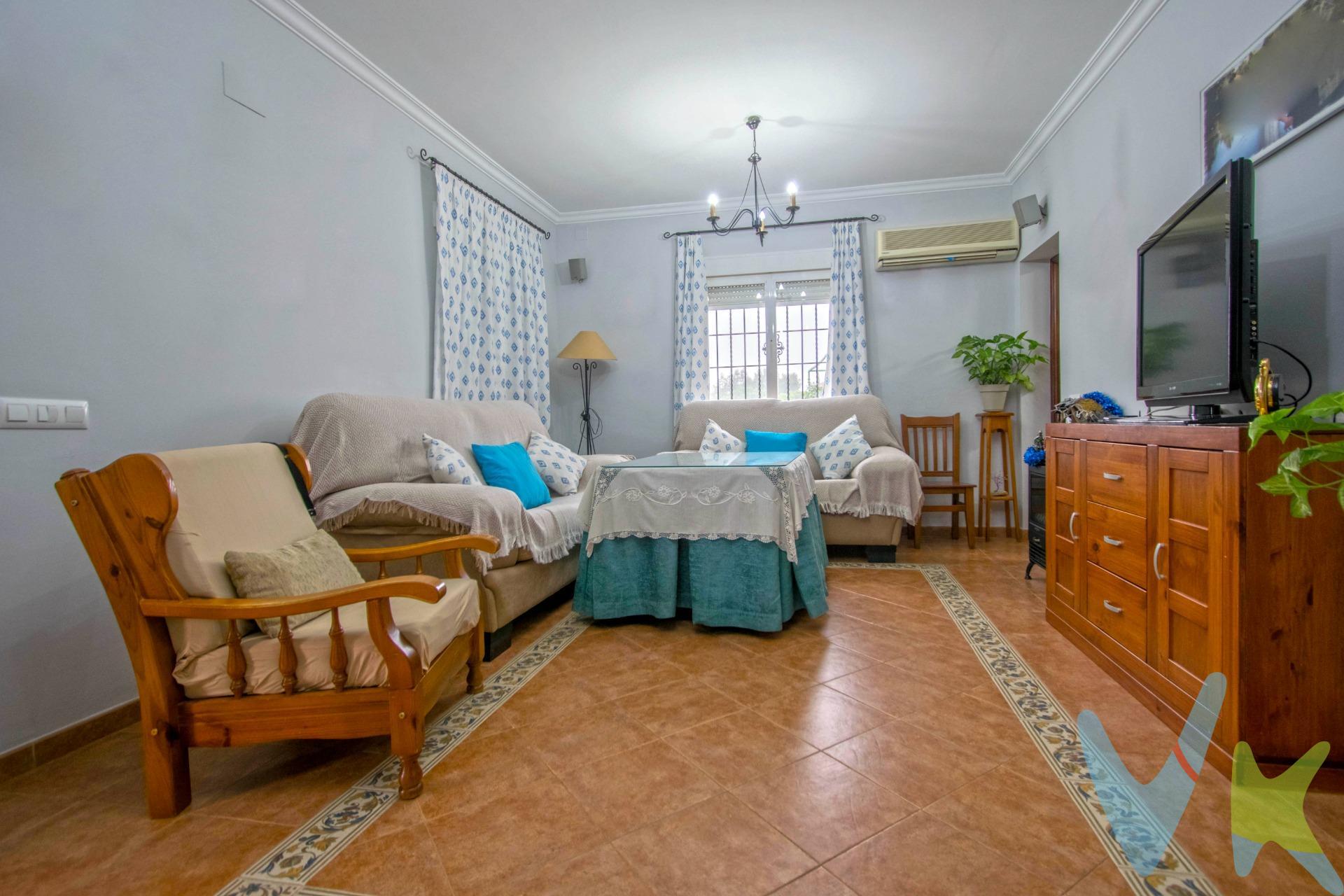 Casa de dos plantas a la venta en El Visor del Alcor, a tan solo media hora de la capital. Cuenta con 120 m2 construidos y 3.200 m2 de parcela. En la planta baja nos encontramos con tres dormitorios con armarios empotrados, cocina independiente amueblada, salón-comedor de paso, y cuarto de baño completo. En la planta superior tenemos otro dormitorio, otro baño completo, y una terraza de 70 m2. La parcela se compone de una nave grande de 105 m2 y otra pequeña de 36 m2, con árboles frutales, piscina privada con depuradora, zona de barbacoa y recinto cerrado a modo de salón con chimenea. . Las puertas son de sapeli y el suelo de gres. Comunidad: 41€/mes. Si desea visitar esta maravillosa vivienda rústica, póngase en contacto con nosotros. Le atenderemos encantados. SE VENDE SIN AMUEBLAR. Informamos a nuestros clientes que el precio de venta no incluye lo siguiente: Honorarios de la agencia inmobiliaria, Impuestos (I.T.P., I.V.A. o A.J.D., en su caso) ni otros gastos de la compraventa (gastos de Registro de la Propiedad, Notaría, Gestoría ni de posible Financiación). Documento F.I.S. a disposición del consumidor según Decreto 218/2005 Junta de Andalucía.