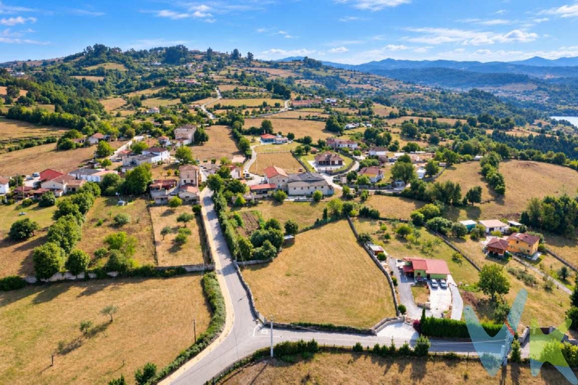 Si buscas una parcela grande ,zona abierta y cercana a Gijón.Te recomiendo que SIGAS LEYENDO Aquí tienes la oportunidad para adquirir una finca de 3060m2, a 20 minutos de Gijón en el conjunto histórico de Trubia- Veranes, completamente llana, a pie de carretera.Este terreno edificable se presenta como una excelente inversión para quienes deseen desarrollar un proyecto residencial a medida.La parcela es edificable en hasta 300 metros cuadrados, brindando amplio espacio para desarrollar una casa con todas las características que siempre ha deseado Dispone de una caseta nueva de unos 15 metros cuadrados aproximadamente, que podrás convertir en un pequeño fin de semana para su disfrute desde el primer momento.La finca esta completamente cerrada, ya dispone de agua y luz y con el enganche del saneamiento a la entrada. Tiene proyecto de vivienda de 130m.,en Planta Baja con 3hab.Salón cocina 2 Baños y huecos muy amplios y la licencia, lo que te permitirá ahorrarte todo el largo tiempo que conlleva y te permite empezar la obra cuando tu quieras A tan solo unos minutos en coche del bullicioso centro de Gijón, esta preciosa finca ofrece lo mejor de ambos mundos: la calma de un ambiente rural y la cercanía de todas las infraestructuras urbanas.Además, dispone de una parada de autobús cercana, facilitando el acceso al transporte público y la conexión con el resto de la ciudad. La cercanía de colegios, supermercados y otros servicios esenciales asegura que esta ubicación sea no solo práctica, sino también ideal para llevar una vida cómoda y sin preocupaciones. No dejes pasar esta oportunidad única de establecerse en uno de los parajes más privilegiados de Gijón. Para más detalles y concertar una visita, no dudes en ponerte en contacto. Estaremos encantados de proporcionarte toda la información que necesites y acompañarte en cada paso del proceso de adquisición.Gastos e impuestos no incluidos en el precio. En segundas transmisiones, el comprador abona el ITP (porcentajes en Asturias: https://sede.tributasenasturias.es/sites/sede/default/es_ES/Que-quieres-hacer/Transmisiones-Patrimoniales-y-AJD), calculado sobre el mayor valor entre precio, tasación o valor de referencia catastral. Notaría y registro según aranceles variables; el comprador elige notario. El vendedor asume la plusvalía municipal; el resto de gastos (incluida hipoteca: tasación, costes bancarios, gestoría y formalización) son del comprador. Honorarios: intermediación a cargo del vendedor; mediación a cargo del comprador del 2% + IVA, mínimo 2.000  + IVA. El consumidor puede solicitar información y documentación adicional en la sede física o por correo electrónico de la Agencia (contacto en la web). La agencia actúa solo como intermediaria; toda compraventa queda sujeta a la aceptación expresa del vendedor y a la formalización del contrato. Anuncio meramente informativo: los datos corresponden a la fecha de publicación y pueden variar por actualizaciones legales, contractuales o fiscales.  