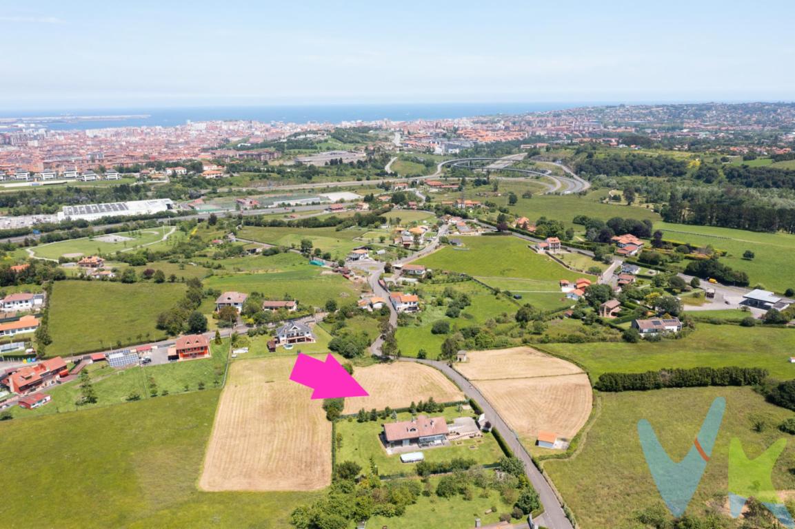 Parcela edificable en Granda, muy cerca de Gijón. Una zona tranquila y familiar, con parques y espacios verdes donde los residentes pueden disfrutar de la naturaleza. También cuenta con comercios, supermercados, colegios y servicios públicos cercanos, que hacen de esta zona un lugar cómodo y agradable para vivir.  La finca es llana, posee acceso desde camino público, tiene servicios urbanos de abastecimiento de agua y suministro de energía  eléctrica a pie de parcela. La parcela de 1.640,18 m2 existentes, resultando una superficie de parcela neta de 1.615,38 una vez realizadas las cesiones. Podrás hacer tu chalet con una superficie máxima construida de 300 m2.   Linea de Autobús urbano.   Un lugar con chalets individuales, al lado de Gijón y todos los servicios. NO DUDE EN PONERSE EN CONTACTO CON NOSOTROS HOY MISMO!!  El precio no incluye gastos de notaría, registro e impuesto de transmisiones.