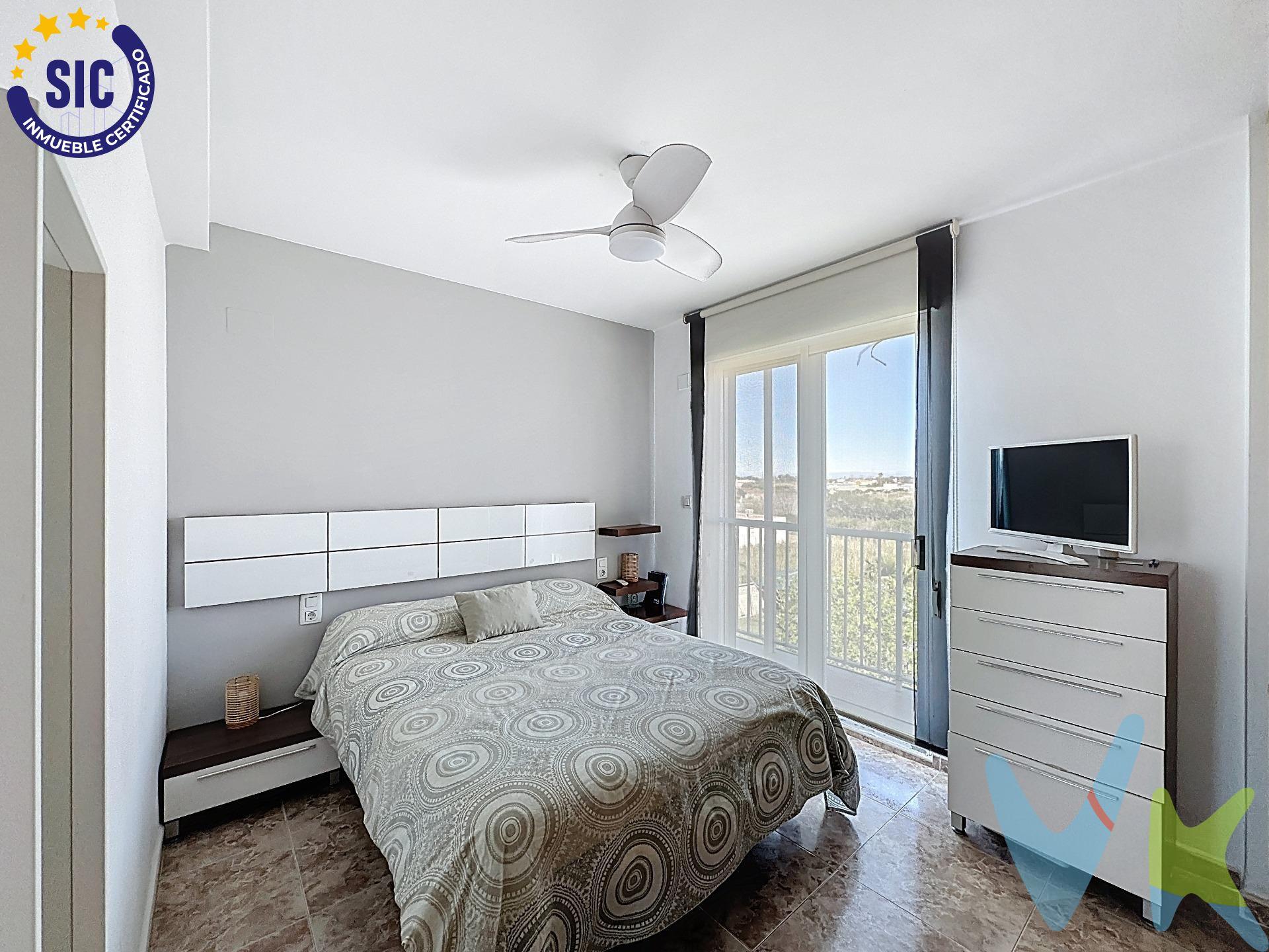 ¿Buscas un piso donde el sol sea el protagonista? ¡Lo has encontrado! Vendemos apartamento a 150m de la playa, todo exterior y super luminoso. Gran Salón-Comedor ampliado (¡espacio de sobra para toda la familia!). Cocina separada e independiente. 2 Habitaciones exteriores + 1 Baño. Balcón con vistas al mar. Aire acondicionado y calefacción centralizada. Garaje con portón automático y Piscina comunitaria. A 15 min de Cullera y 30 min de Valencia. ¡La tranquilidad que buscas con la amplitud que necesitas!. ¡Contacta ahora para visitarlo antes de que vuele!. VENTA:. PVP 179.900€. Gastos e impuestos no incluidos en el precio. La compra conlleva impuestos y gastos de formalización para el comprador. A título orientativo se informa que en segundas transmisiones el ITP con carácter general en Valencia es del 10%, pudiendo existir otros tipos impositivos atendiendo a las circunstancias personales del comprador u otras circunstancias previstas legalmente. Base imponible del impuesto el mayor valor entre el precio de compraventa, la tasación o el valor de referencia catastral. En cuanto a los gastos de notaría y registro, en su caso, suelen oscilar aprox. entre 1,5% y 2,5% (aranceles variables según precio, n.º de copias y complejidad). El comprador elige notario. Si el comprador precisase de hipoteca: tasación, condiciones y costes bancarios serán según entidad elegida por el comprador, así como los gastos de gestoría, y cualesquiera otros gastos inherentes a la formalización de la compraventa que legalmente correspondan a la parte compradora, salvo pacto expreso en contrario con el vendedor. El consumidor tiene, conforme a la normativa vigente, a su disposición información y documentación adicional relativa al inmueble y condiciones de la compraventa, que podrá ser consultada en C/Joaquín Costa 4, bajo 46005 Valencia o urbe2@remax.es. Honorarios de mediación inmobiliaria a cargo del COMPRADOR: (3% del precio final de venta más IVA (21%), salvo otro pacto.); y de VENDEDOR (según acuerdo con el mismo). Se informa al consumidor que la agencia actúa como intermediaria inmobiliaria en la operación, estando cualquier eventual compraventa y sus condiciones sujeta a la aceptación expresa del propietario-vendedor y a la posterior formalización del correspondiente contrato.