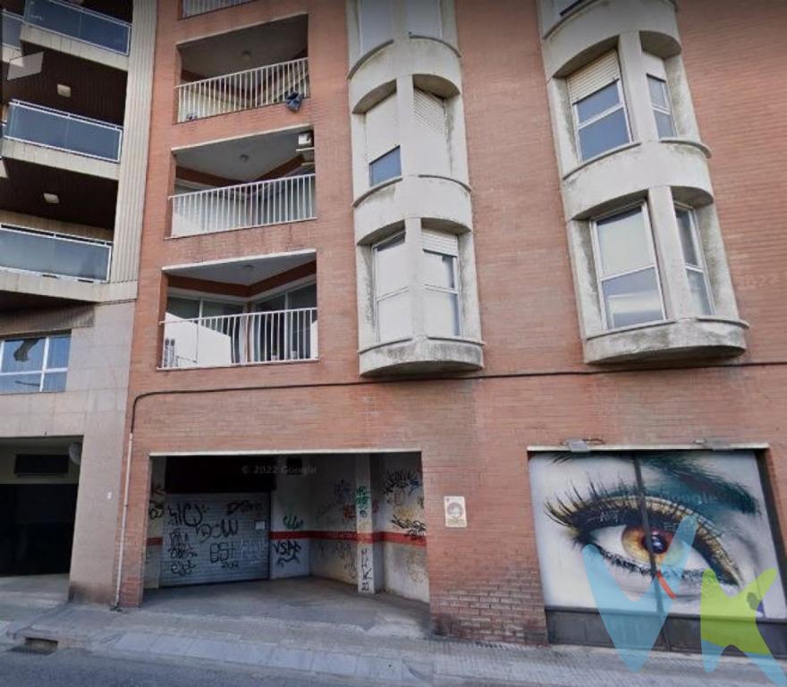 Parking de 7m² de superficie con trastero de 5,40m² incluido en Reus zona Mestral. Para moto o coche pequeño. Fácil acceso y maniobra..Extras: autobuses, céntrico, centros médicos, cerca de universidad, colegios, parques, tren