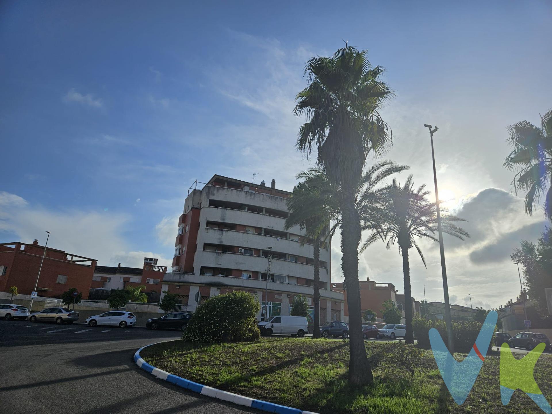 Plaza de garaje en venta en San Juan de Aznalfarache. Plaza de aparcamiento de 16,28 m2 útiles y 30,16 m2 construidos. Fácil acceso, plaza bastante amplia y situada en una zona muy transitada de dicho municipio. Llámenos para más información. Informamos a nuestros clientes compradores que el precio de venta no incluye lo siguiente: Honorarios de la agencia inmobiliaria, Impuestos (I. T. P. , I. V. A. o A. J. D. , en su caso) ni otros gastos de la compraventa (gastos de Registro de la Propiedad, Notaría, Gestoría ni de posible Financiación). Documento D. I. A. a disposición del consumidor según Decreto 218/2005 Junta de Andalucía.