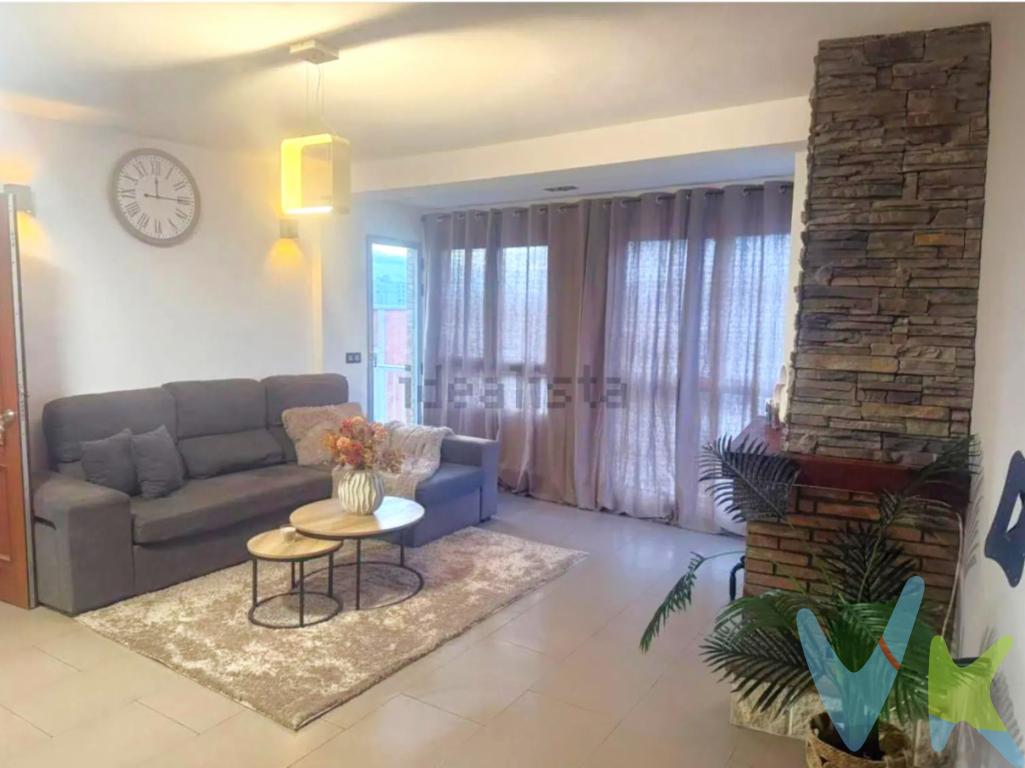  **GRAN OCASIÓN, para convertirlo en tu hogar** Este piso en venta, se sitúa en la céntrica zona de Burriana y a 4 km DE LA PLAYA, combinando la practicidad de la vida urbana con un entorno tranquilo y agradable. Su ubicación le permitirá disfrutar de la cercanía al centro de la población y medios de transporte.Con un total de 87 metros construidos, esta vivienda puede ser tu nidito de amor. Al encontrarse en la sexta y última planta de un edificio construido en 1970, este inmueble ofrece vistas al mar  laterales. El inmueble cuenta con dos habitaciones bien iluminadas. La cocina, completamente amueblada, moderna y desenfadada, permite disfrutarla tanto en su vida diaria como al recibir a familiares y amigos, gracias a ese amplio salón que conecta con ella. Otra ventaja a destacar es el balcón, que ofrece un rincón perfecto para tomar el aire fresco. Está equipado con un ascensor, lo que  permite desplazarse de manera cómoda. Este piso se entrega amueblado. Podrá disfrutar desde el primer día sin preocuparse por adquirir mobiliario adicional.Sin duda, se presenta como una buena inversión, encontrándose en un área con alta demanda y un creciente interés por parte de compradores.No deje pasar la oportunidad de visitar este piso y comprobar personalmente todas las ventajas que ofrece. Póngase en contacto para programar una visita. Este piso en Burriana es más que un simple lugar donde vivir, es un espacio donde crear recuerdos inolvidables de cada momento en su entorno excepcional.Posibilidad de financiación hasta el 100%, pregúntanos y te haremos un estudio gratuito. Agencia registrada con el nº 1.399 en el Registro Obligatorio de Agentes Inmobiliarios de la Comunidad Valenciana (GVA).Gastos e impuestos no incluidos en el precio. En segundas transmisiones, el comprador deberá abonar el ITP correspondiente (tipo general del 9% en la Comunidad Valenciana), calculado sobre la base imponible que corresponda según la normativa vigente. Asimismo, correrán a su cargo los gastos de notaría, Registro de la Propiedad, tasación y gastos bancarios o de gestoría que, en su caso, se deriven de la operación. El vendedor asumirá los gastos que legalmente le correspondan, salvo pacto contrario.Los honorarios de intermediación inmobiliaria al vendedor no están incluidos en el precio. Para el comprador, los honorarios son del *2,5% + IVA sobre el precio de venta, con un mínimo de 3.000  + IVA*.El consumidor tiene derecho a solicitar información y documentación adicional sobre el inmueble y las condiciones de la compraventa en nuestra oficina de Avenida Rey Don Jaime nº 74, 7ºB, Castellón de la Plana, o llamando al *722 461 985*.  