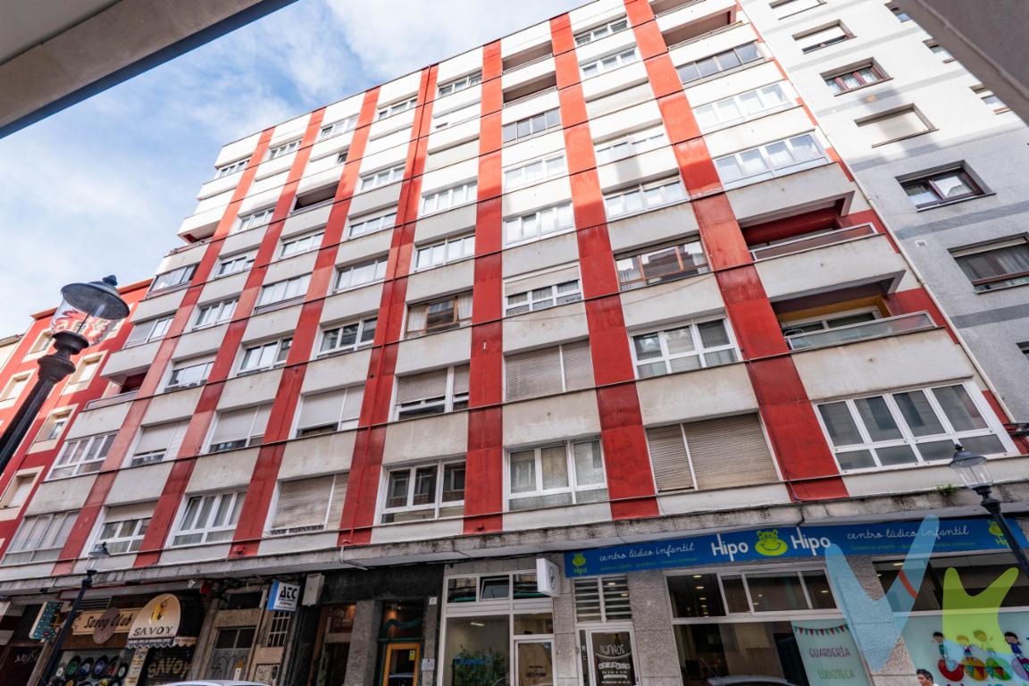 ¿Buscas una vivienda para hacer a tu gusto en una situación inmejorable de la ciudad de Gijón? No busques más, tenemos tu futura casa!Os presentamos esta vivienda situada en la calle Dindurra, una excelente oportunidad para quienes buscan vivir en una ubicación privilegiada, con todos los servicios al alcance y a 5 minutos a pie de la famosa Playa de San Lorenzo. La propiedad cuenta en la actualidad con una distribución funcional aunque si bien es cierto que con una reforma integral te permitirá reconfigurar sus espacios para crear un hogar moderno y eficiente, a la altura de las expectativas actuales. En él podrás unir piezas para obtener un concepto más diáfano con el que adaptarse a las tendencias actuales.Su distribución consta de un amplio salón con doble ventana, dos dormitorios, cocina y cuarto de baño con ventana incluida.Se enclava en la cuarta planta de un edificio con un renovado y bonito portal que cuenta con tres ascensores para facilitar el tránsito de los vecinos.En su entorno podremos encontrar todo tipo de servicios tales como cafeterías, restaurantes, paradas de autobús, etc. y lugares emblemáticos de la ciudad a escasos metros tales como la Plazuela San Miguel o el Parque de Zarracina.No lo dudes más y llámanos, estaremos encantados de acompañarte a conocer tu próxima vivienda.En el precio publicitada no se incluyen los Impuestos de Transmisiones Patrimoniales ni los Gastos de Notaría y Registro. 