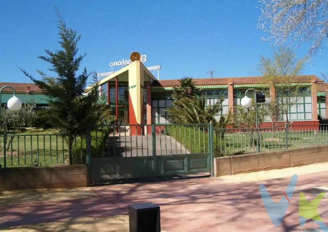 Oportunidad de Inversión Única en el Parque Natural de la Grajera: Un Proyecto de Élite en un Entorno ExclusivoSe presenta una oportunidad excepcional para grupos hosteleros y grandes inversores. En el corazón del Parque Natural de la Grajera, a escasos minutos de Logroño, se encuentran dos propiedades singulares con un potencial de desarrollo inigualable. Ubicadas en una zona donde la edificación de nuevas construcciones está prohibida, estas fincas representan una joya de la inversión, un lienzo en blanco para un proyecto visionario.El Conjunto de Propiedades: Un Legado por RedescubrirEste conjunto se compone de dos fincas colindantes, con licencias de hostelería y uso deportivo vigentes,con superficie de terreno de 17.000 m² aprox,al estar las licencias vigentes permite una reactivación inmediata sin los largos procesos burocráticos.Ambas propiedades están separadas por una discreta zona de paso de vehículos de unos 4 metros, que garantiza la privacidad e independencia de cada espacio, al tiempo que permite su conexión funcional.Un Proyecto de Sueños en un Lugar IncomparableTras cuatro años de inactividad, las propiedades esperan ser reactivadas por una visión audaz que sepa apreciar su valor. Las licencias en vigor son una ventaja competitiva decisiva, eliminando la principal barrera de entrada para un proyecto de esta magnitud en un entorno tan protegido.Esta es una oportunidad que no se repetirá. Las visitas a las propiedades se realizarán únicamente tras una entrevista previa para calificar a los posibles interesados. Se busca a un inversor o grupo hotelero que sepa ver el potencial de un proyecto que combina naturaleza, exclusividad y rentabilidad en un solo lugar.Para más información, contacta con nosotros. El futuro de la hostelería en La Rioja tiene un nuevo nombre, y está esperando a ser descubierto en el Parque de la Grajera.Exclusividad Garantizada: Al ser imposible edificar en el Parque Natural, esta inversión garantiza la exclusividad y el valor a largo plazo, protegiendo la inversión de la competencia y consolidando su posición como un destino único.Amplio Aparcamiento: La gran zona de aparcamiento disponible facilita la logística para clientes y eventos, un detalle clave para cualquier proyecto de hostelería o turismo de gran escala.Ubicación de Ensueño: Situadas en un entorno idílico de gran privacidad, la zona ofrece tranquilidad, naturaleza y accesibilidad. Es el lugar perfecto para un gran hotel con zona de ocio, un resort de bienestar o cualquier concepto de hospitalidad que busque fusionar lujo con naturaleza.Finca 2 (Uso Deportivo): Actualmente catalogada para uso deportivo. Esta versatilidad abre un abanico de posibilidades, desde una zona de spa y bienestar asociada al hotel, hasta instalaciones deportivas de élite o un restaurante con terraza panorámica.Finca 1 (Hostelería y Ocio): Con una superficie de terreno aproximada de 11.900 m² y una edificación de 2.000 m², esta propiedad es el pilar central del proyecto. Su gran tamaño y la estructura existente permiten imaginar desde un hotel boutique de lujo hasta un complejo de ocio de primer nivel, todo en un entorno privilegiado.