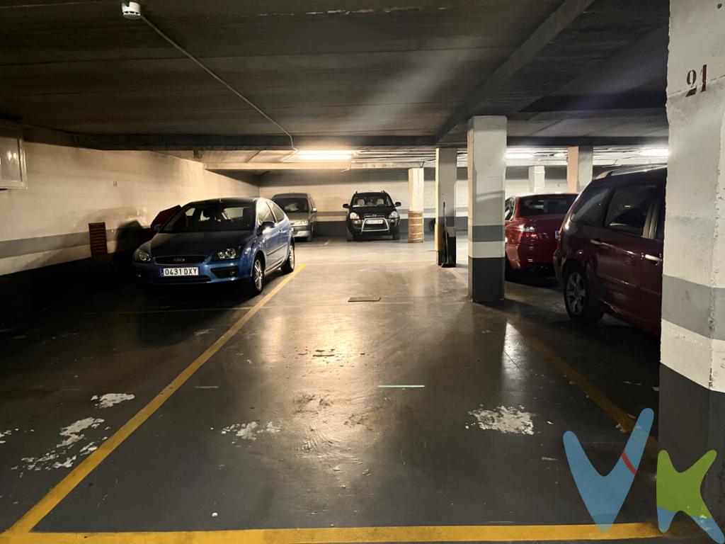 Ponemos a la venta esta espectacular plaza de garaje de 5 metros de largo por 3 de ancho, con un fantástico acceso y muy buena maniobra, para cualquier tamaño de coche o incluso coche y moto. El precio no incluye el impuesto de transmisiones patrimoniales ni los gastos de notaría y registro.
